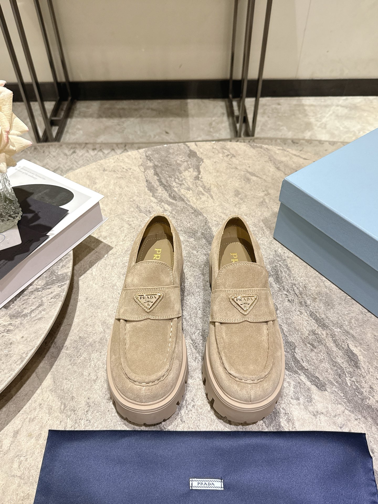 Prada 프라다 삼각로고 플랫폼 로퍼 구두 신발