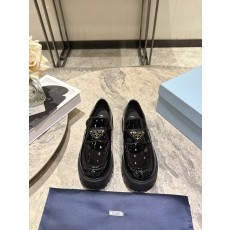 Prada 프라다 삼각로고 플랫폼 로퍼 구두 신발