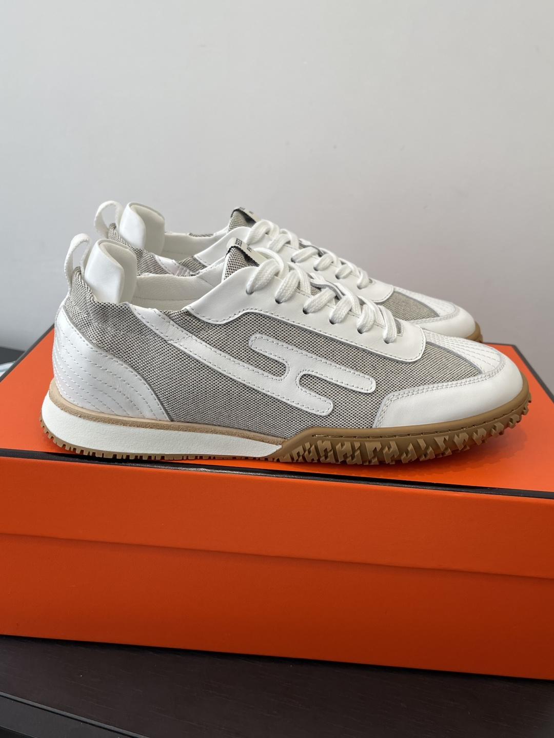 Hermes 에르메스 젯(Jet) 시리즈 스웨이드 스니커즈 신발