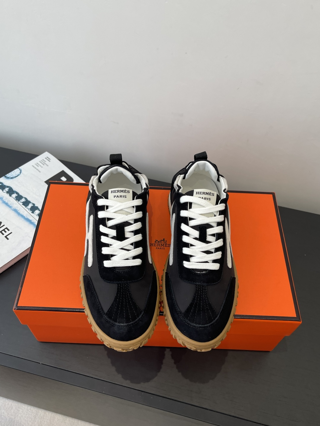 Hermes 에르메스 젯(Jet) 시리즈 스웨이드 스니커즈 신발