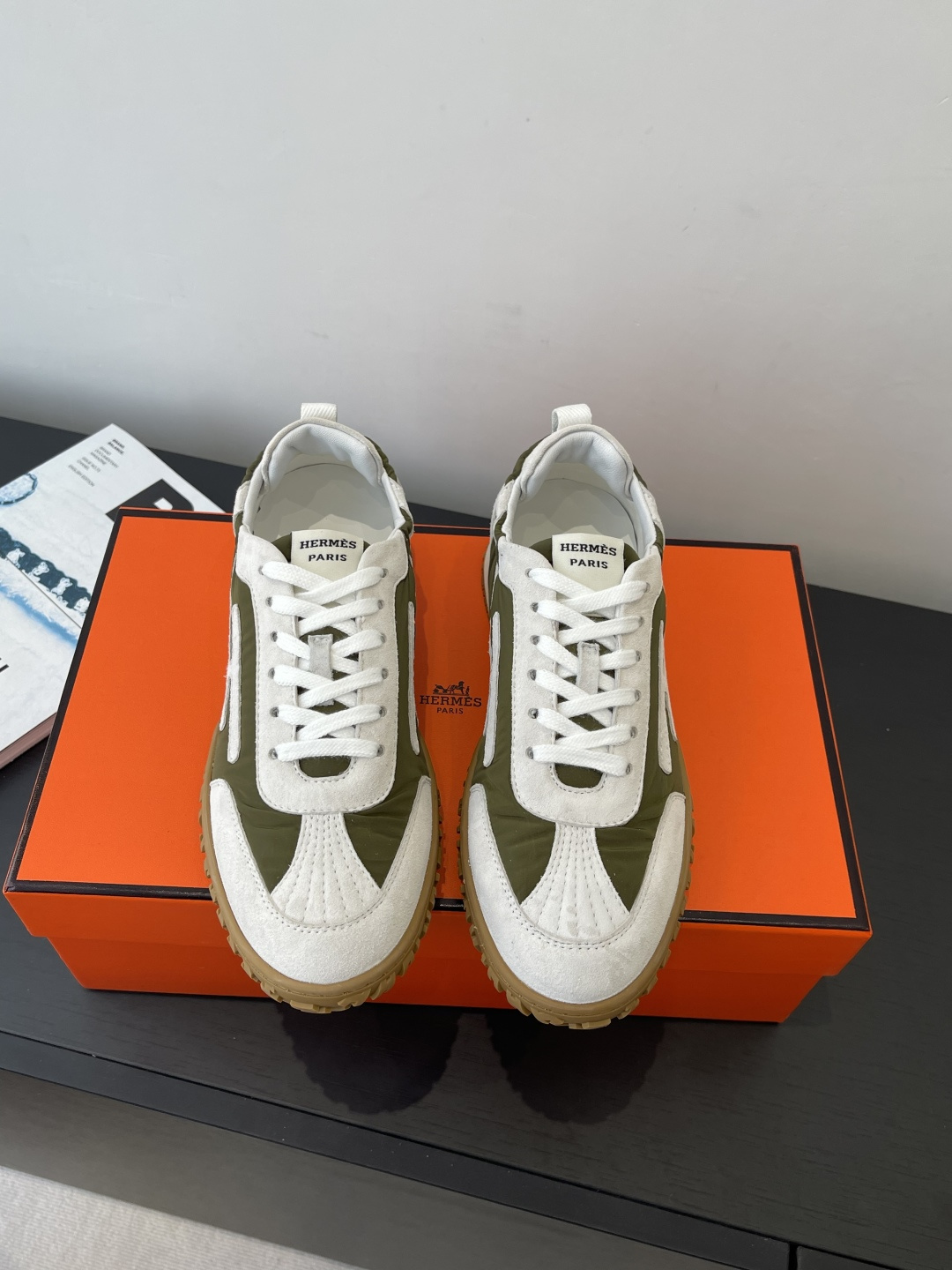 Hermes 에르메스 젯(Jet) 시리즈 스웨이드 스니커즈 신발