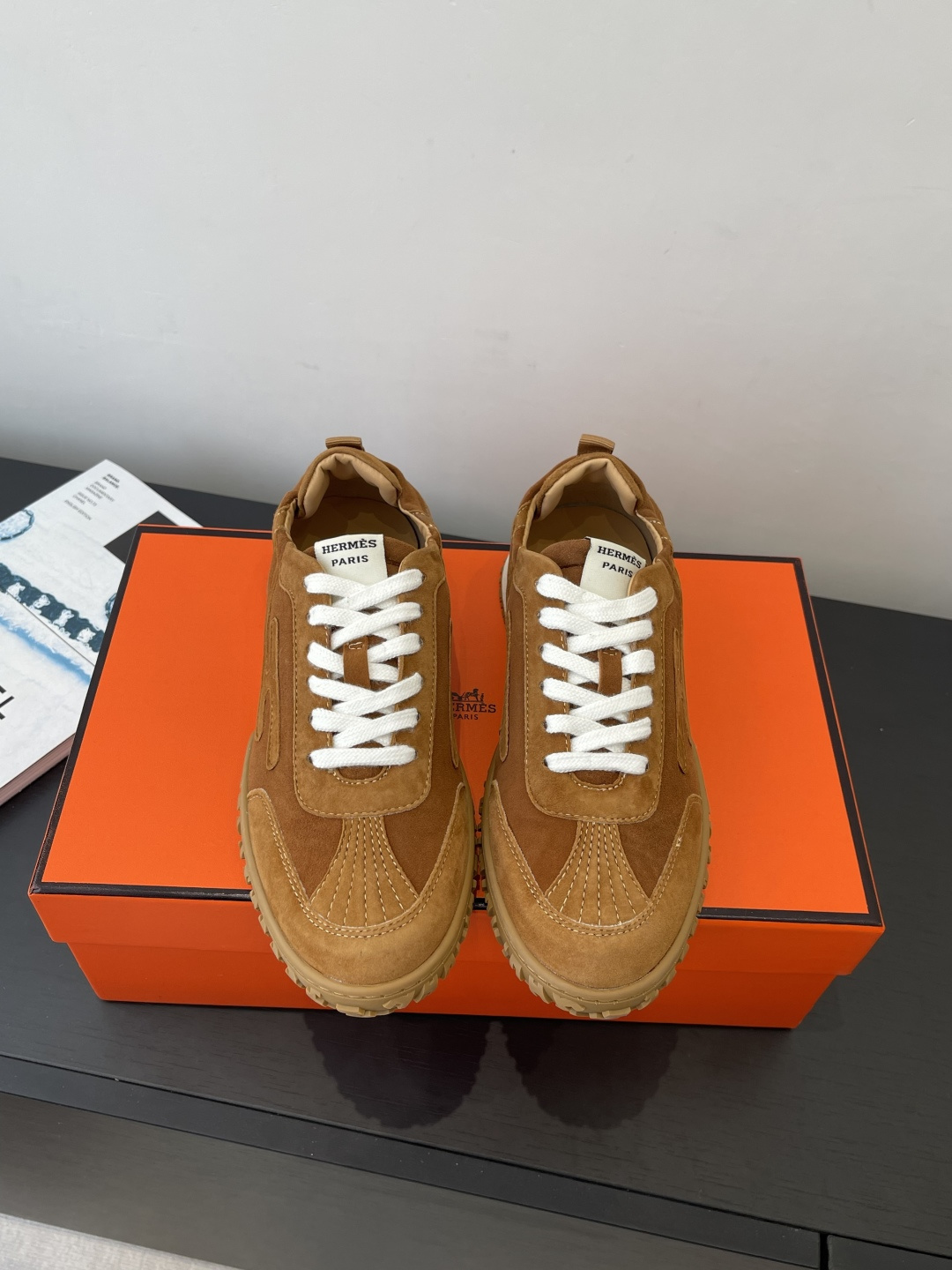 Hermes 에르메스 젯(Jet) 시리즈 스웨이드 스니커즈 신발