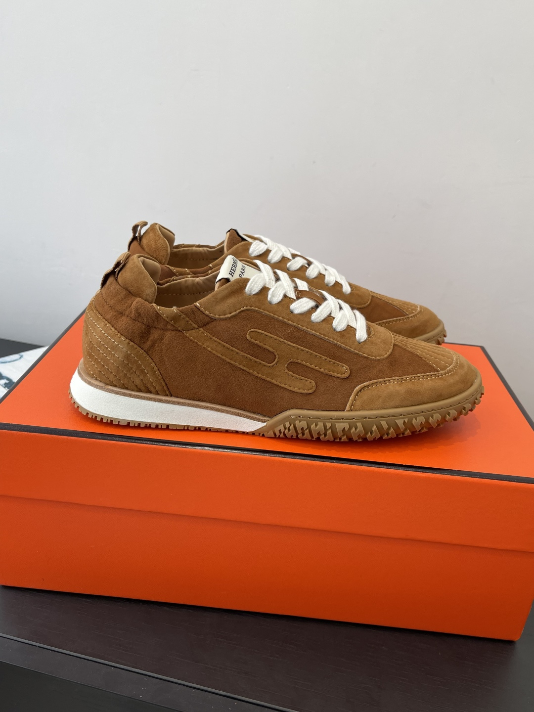 Hermes 에르메스 젯(Jet) 시리즈 스웨이드 스니커즈 신발