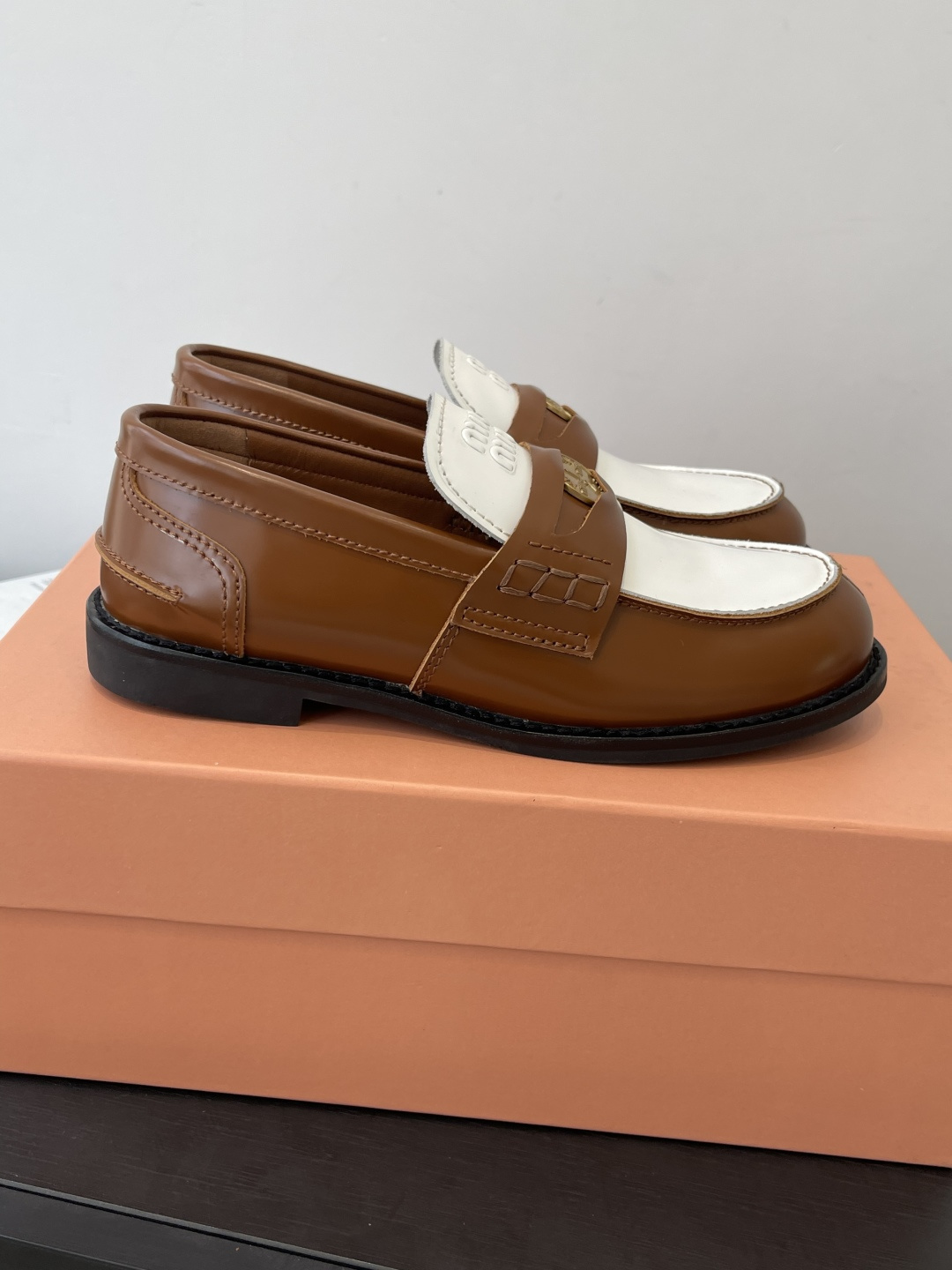 miumiu 미우미우 럭키 코인 레더 로퍼 구두 신발