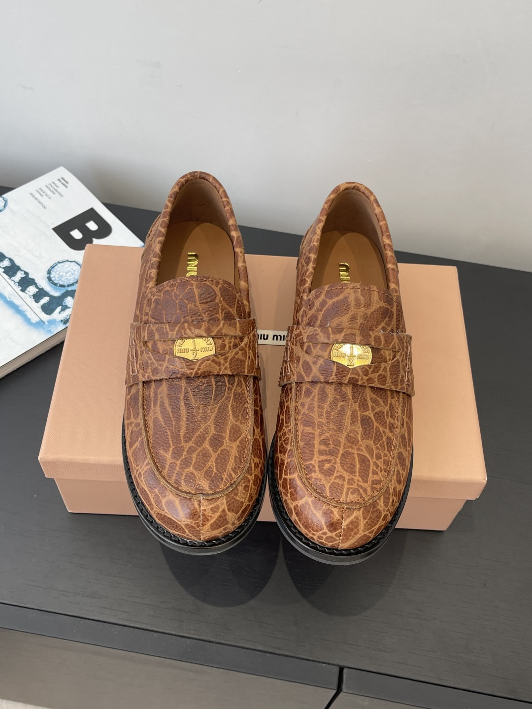 miumiu 미우미우 럭키 코인 레더 로퍼 구두 신발