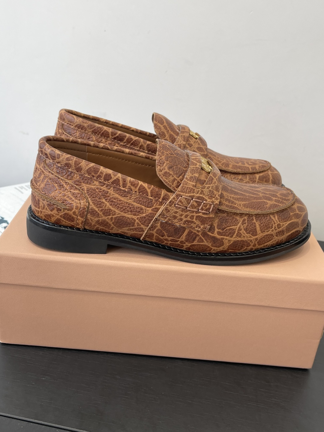 miumiu 미우미우 럭키 코인 레더 로퍼 구두 신발