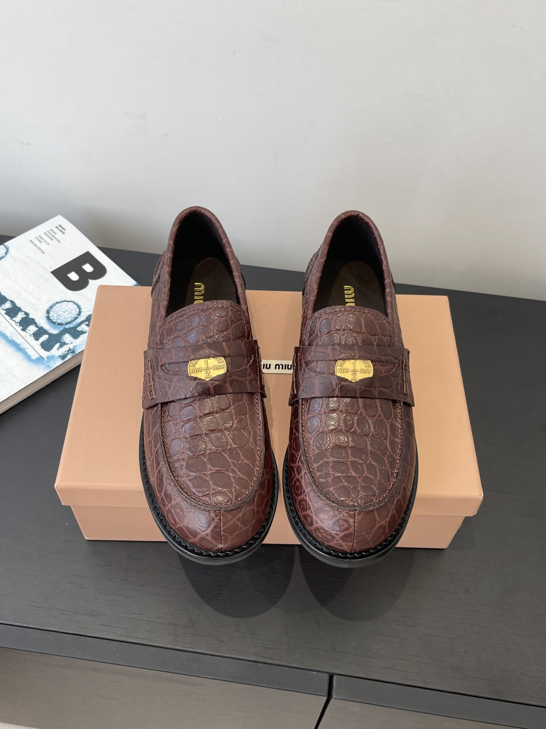 miumiu 미우미우 럭키 코인 레더 로퍼 구두 신발