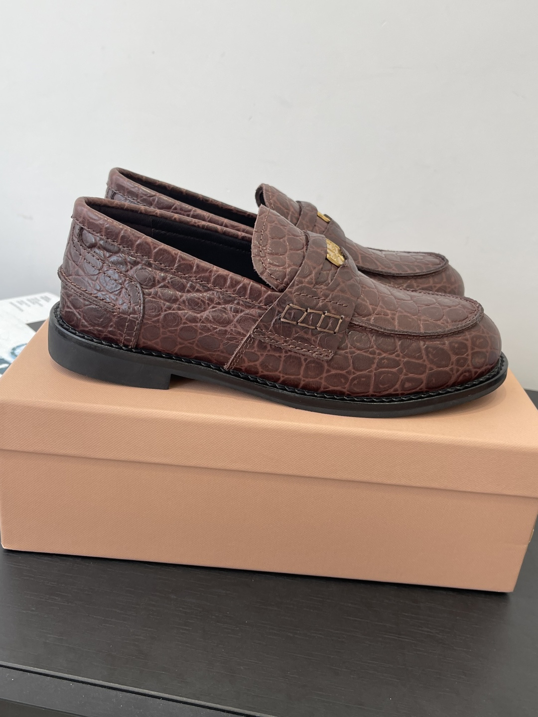 miumiu 미우미우 럭키 코인 레더 로퍼 구두 신발