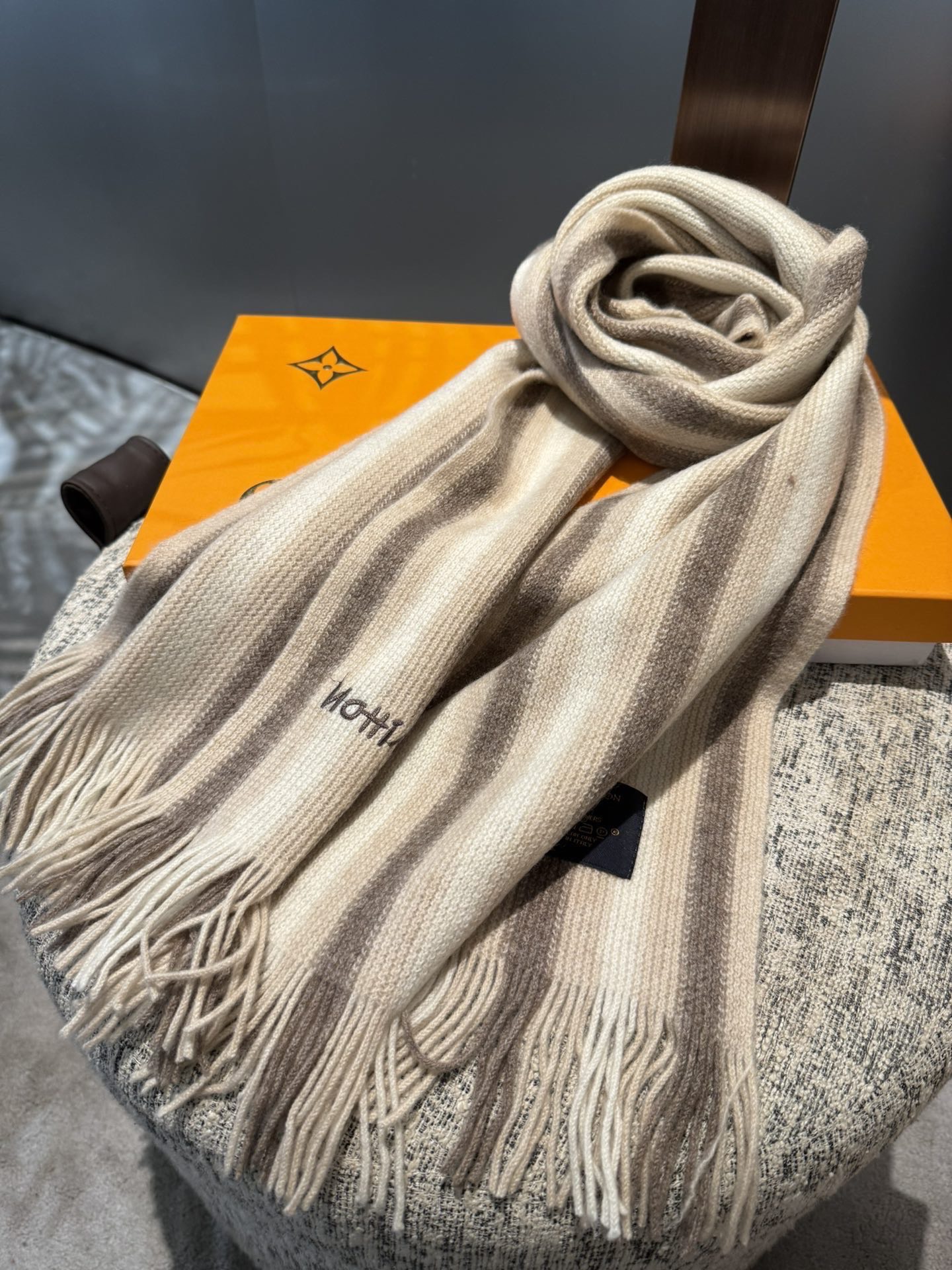 루이비통(LV) 캐시미어 니트 클래식 머플러 목도리 스카프