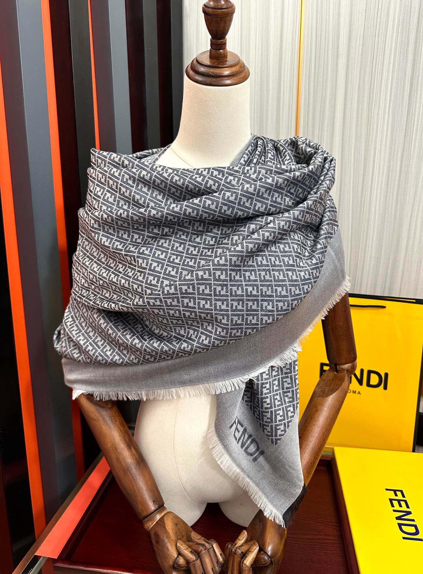 펜디(FENDI) FF 자카드 캐시미어 목도리 스카프