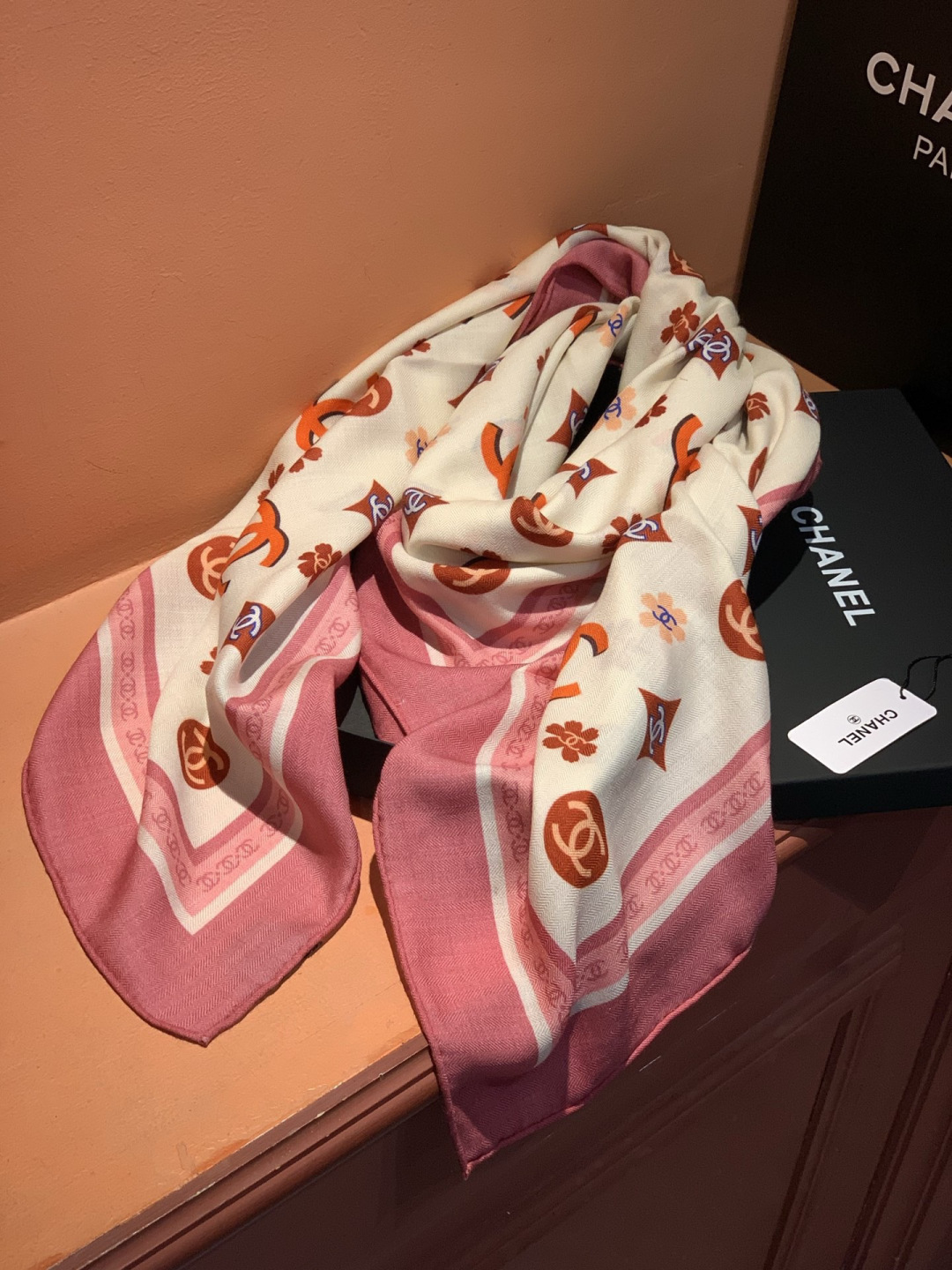 샤넬(CHANEL) 클래식 까멜리아 빅 스카프 목도리 스카프