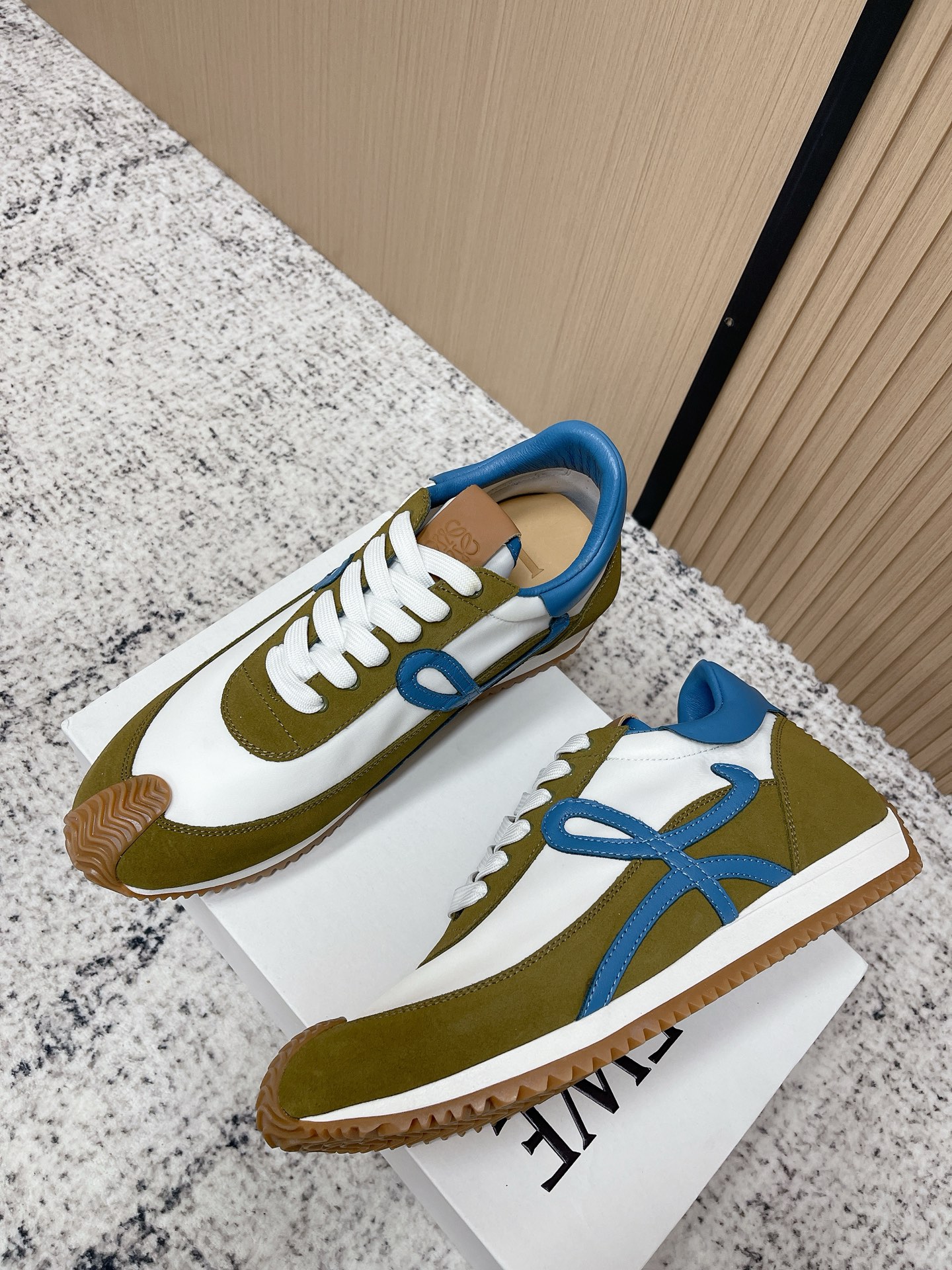 Loewe 로에베 컬러 배색 스니커즈 신발