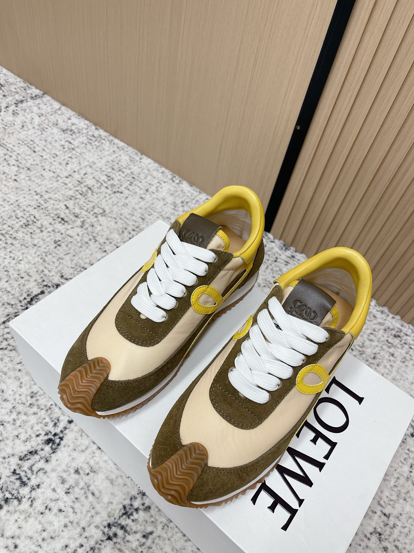 Loewe 로에베 컬러 배색 스니커즈 신발