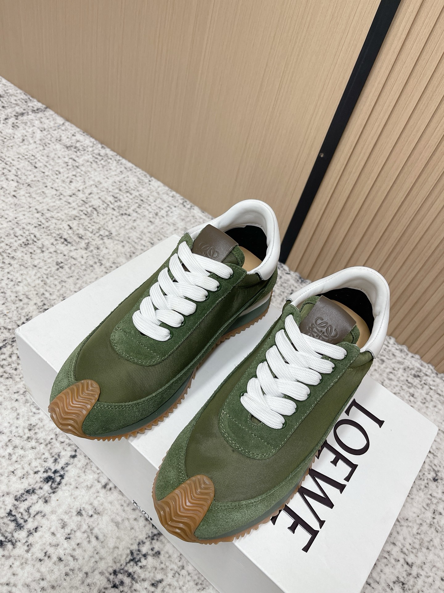 Loewe 로에베 컬러 배색 스니커즈 신발