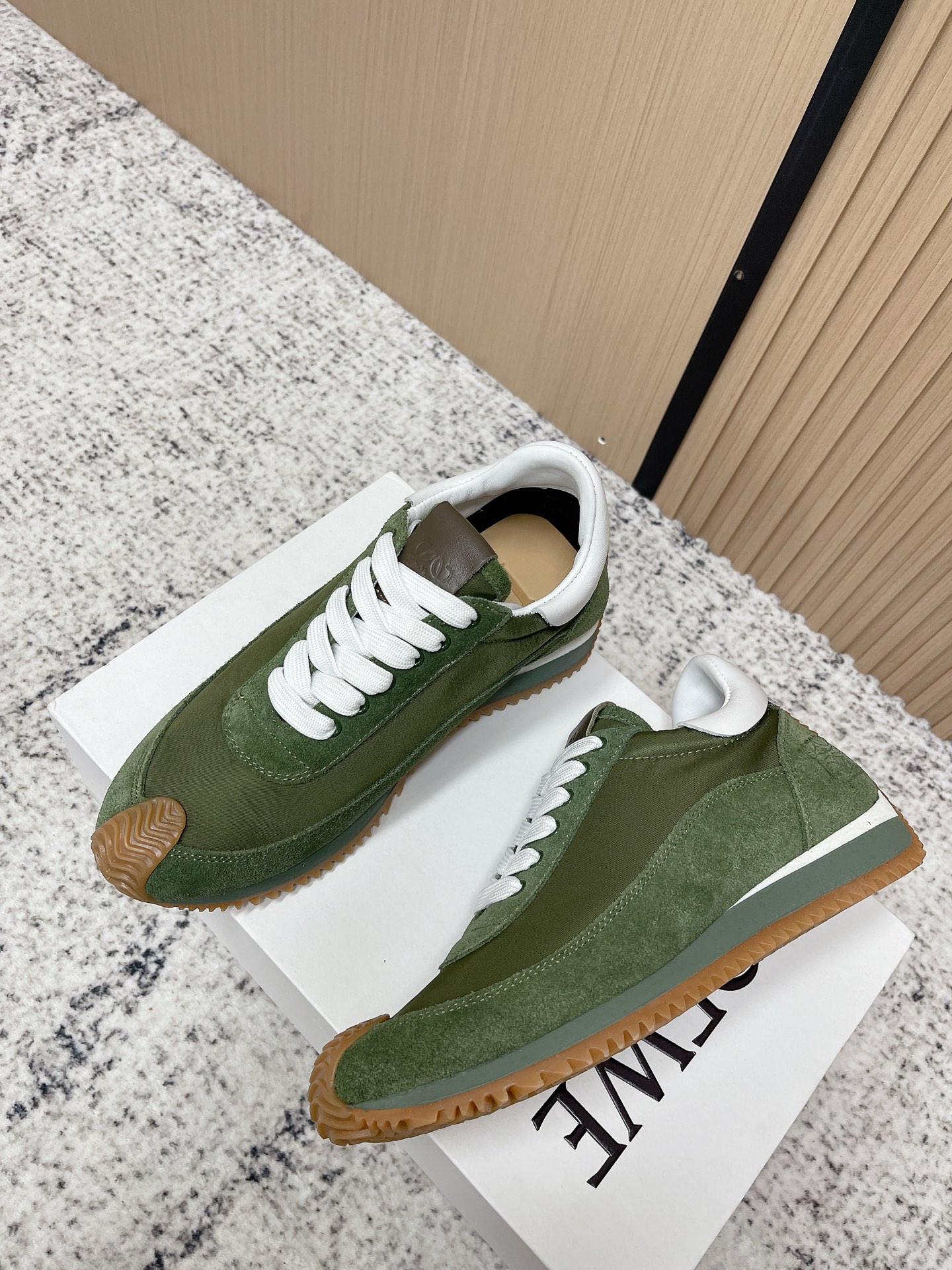 Loewe 로에베 컬러 배색 스니커즈 신발