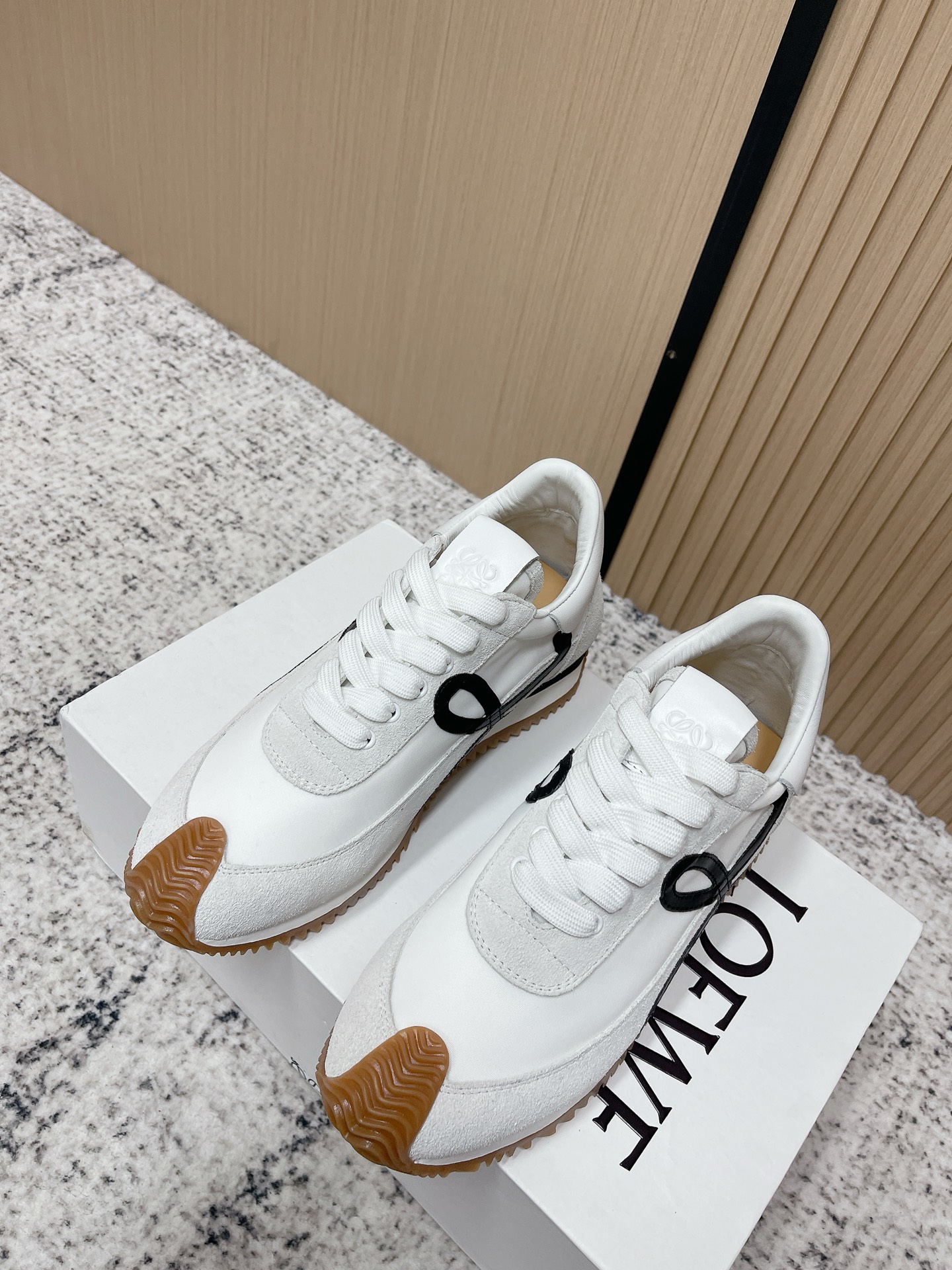 Loewe 로에베 컬러 배색 스니커즈 신발