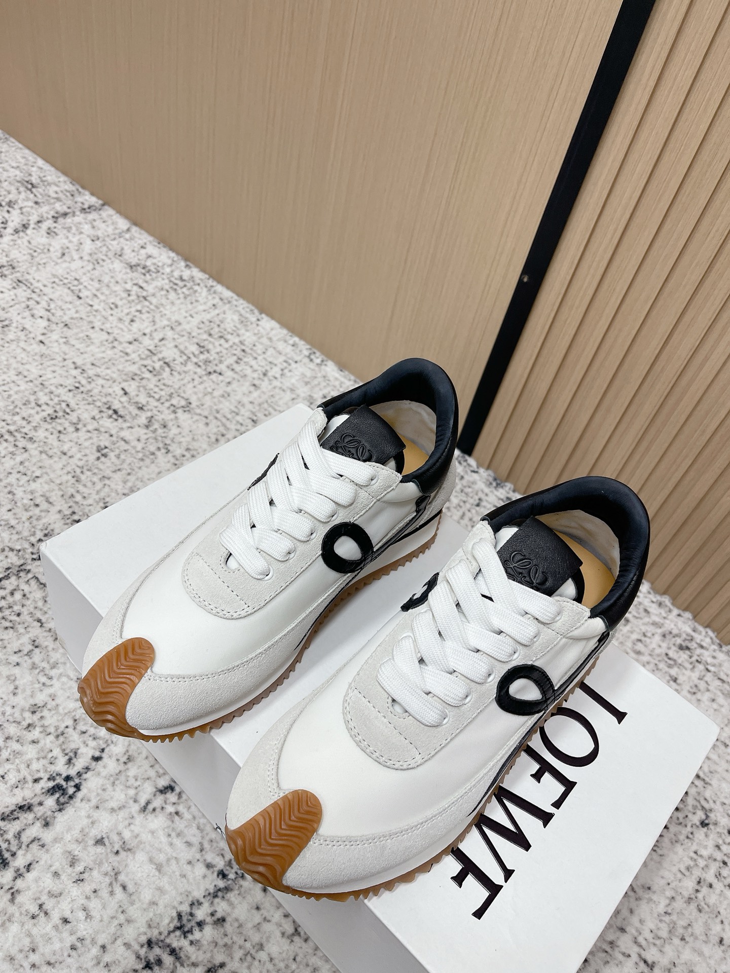 Loewe 로에베 컬러 배색 스니커즈 신발