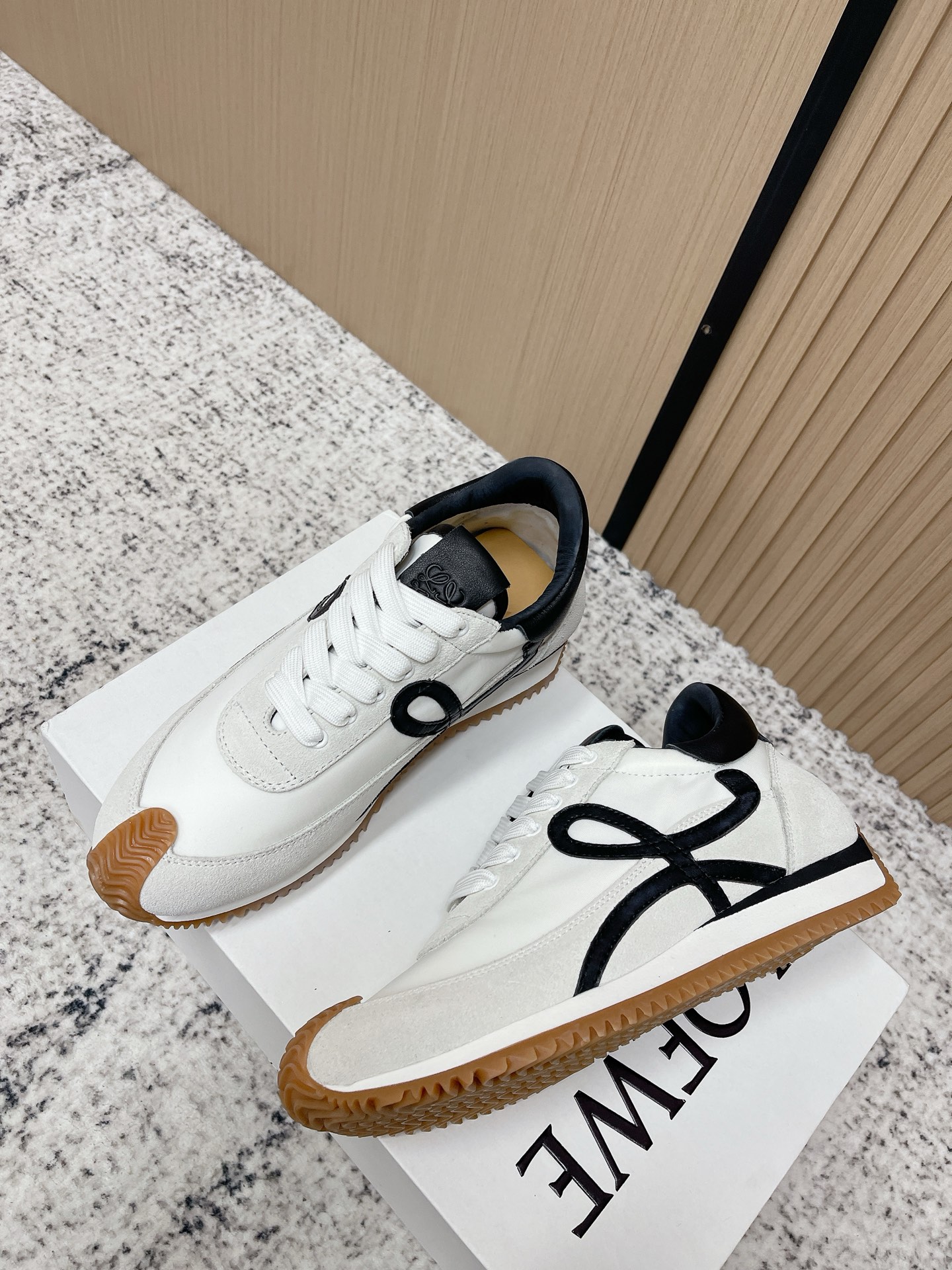 Loewe 로에베 컬러 배색 스니커즈 신발