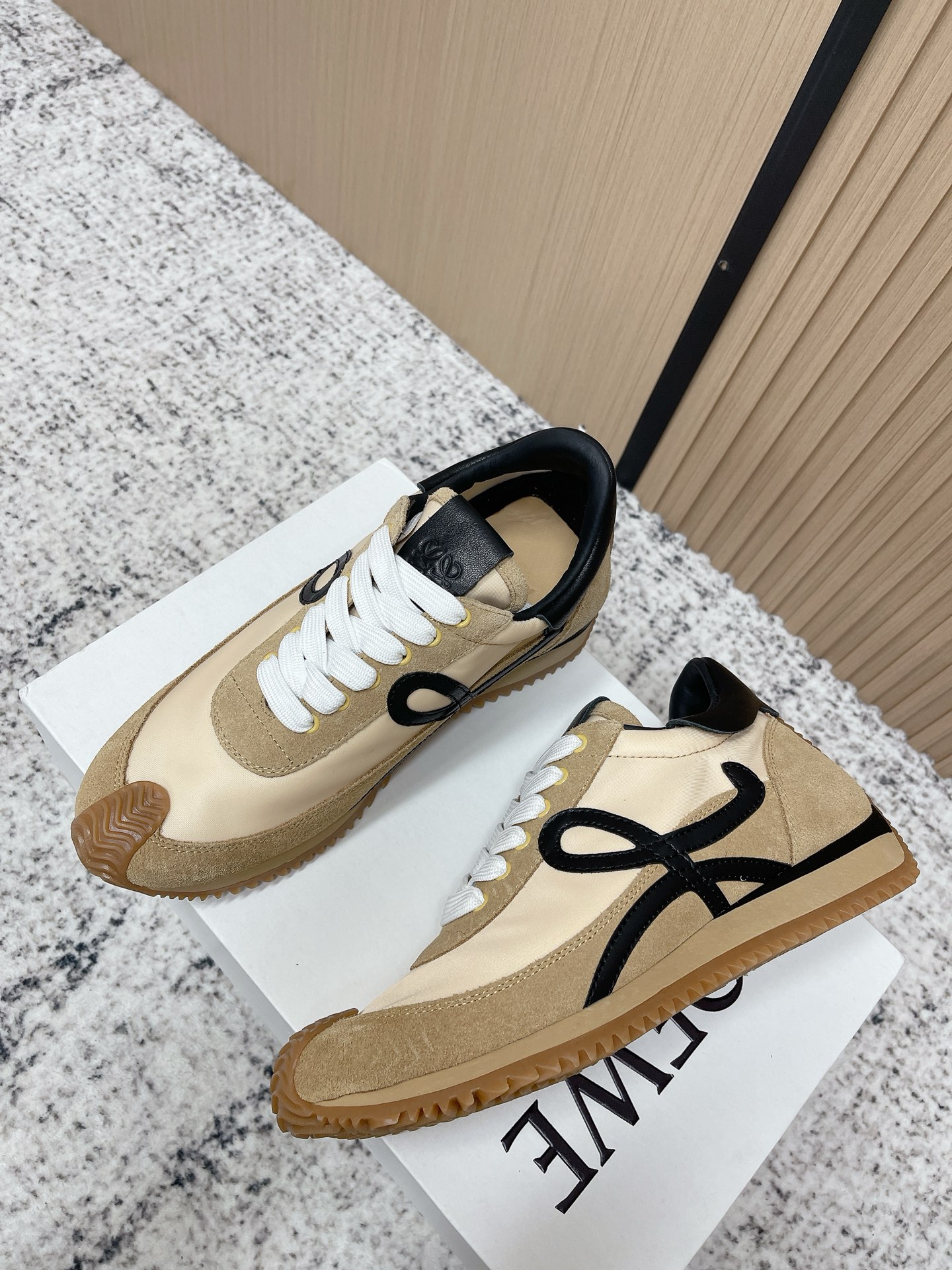 Loewe 로에베 컬러 배색 스니커즈 신발