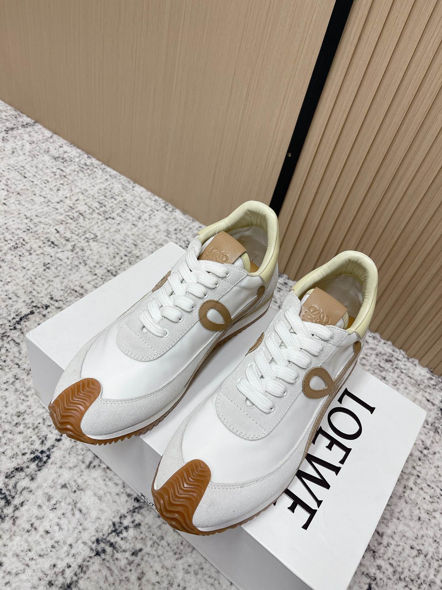 Loewe 로에베 컬러 배색 스니커즈 신발