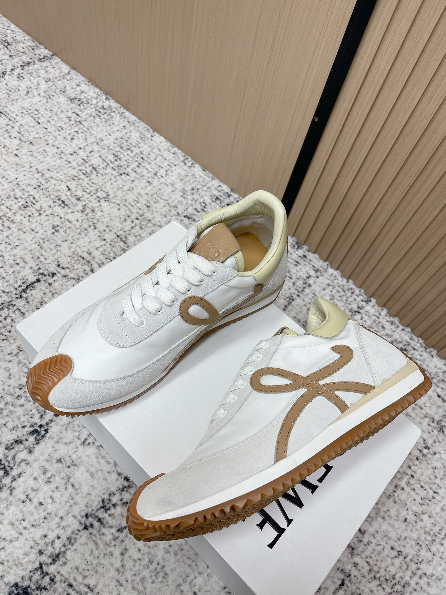 Loewe 로에베 컬러 배색 스니커즈 신발