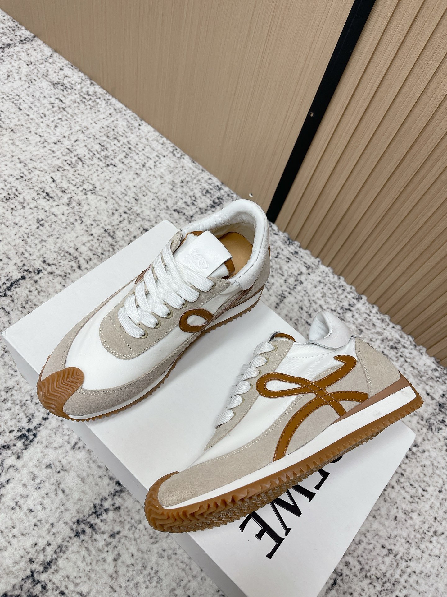 Loewe 로에베 컬러 배색 스니커즈 신발