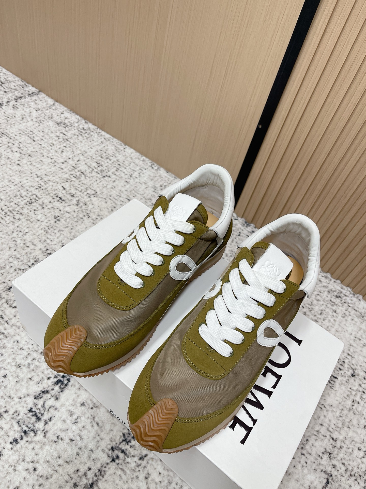 Loewe 로에베 컬러 배색 스니커즈 신발