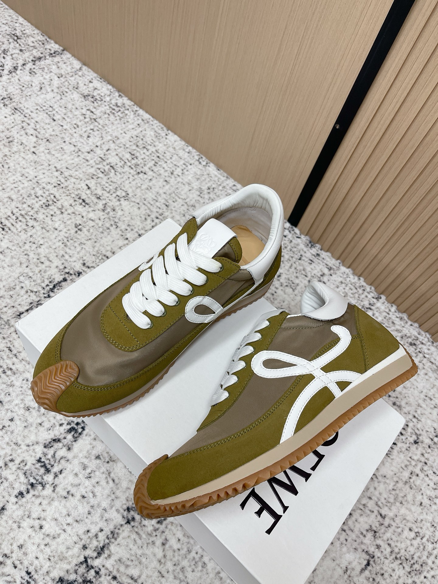 Loewe 로에베 컬러 배색 스니커즈 신발