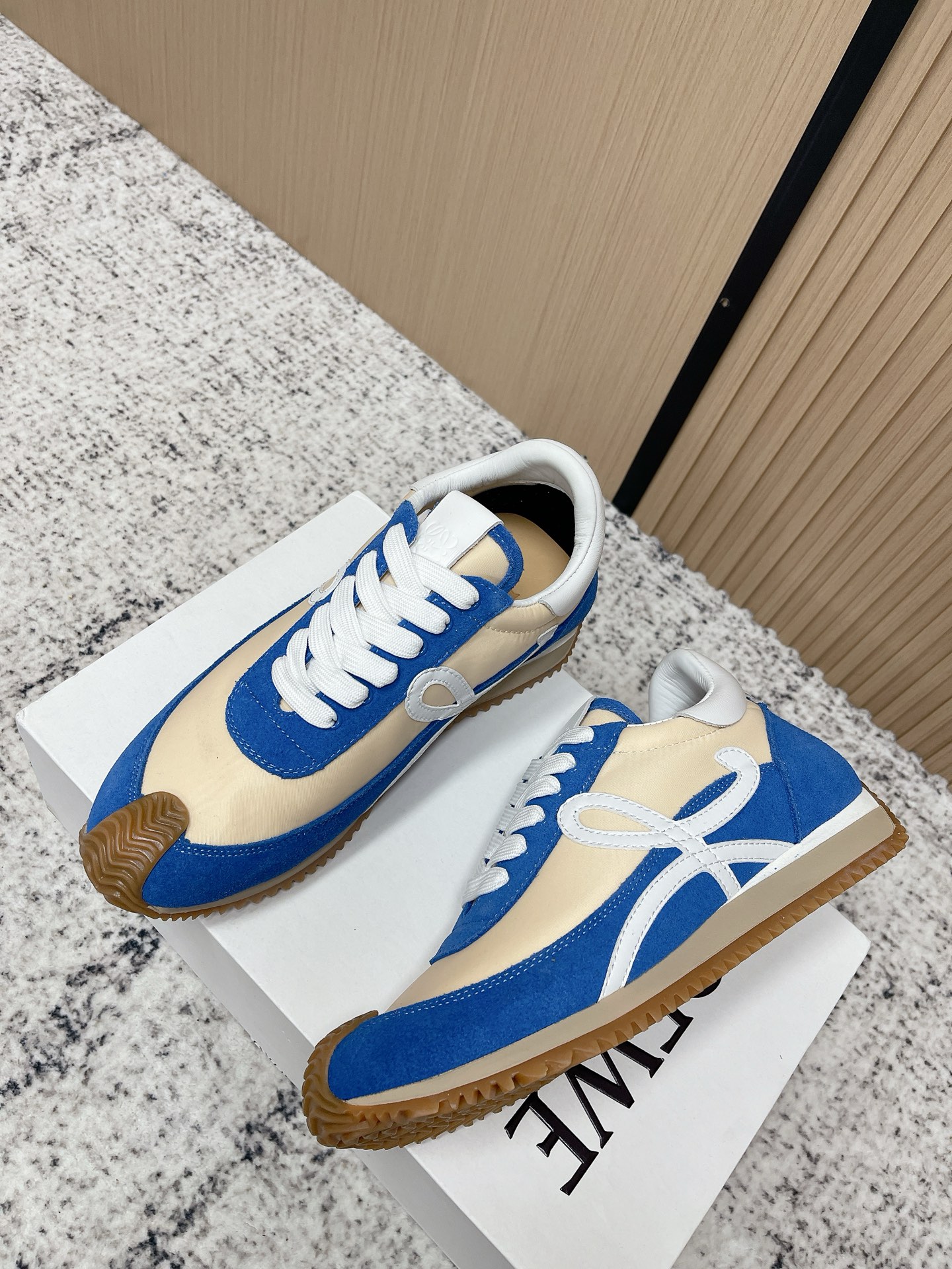 Loewe 로에베 컬러 배색 스니커즈 신발