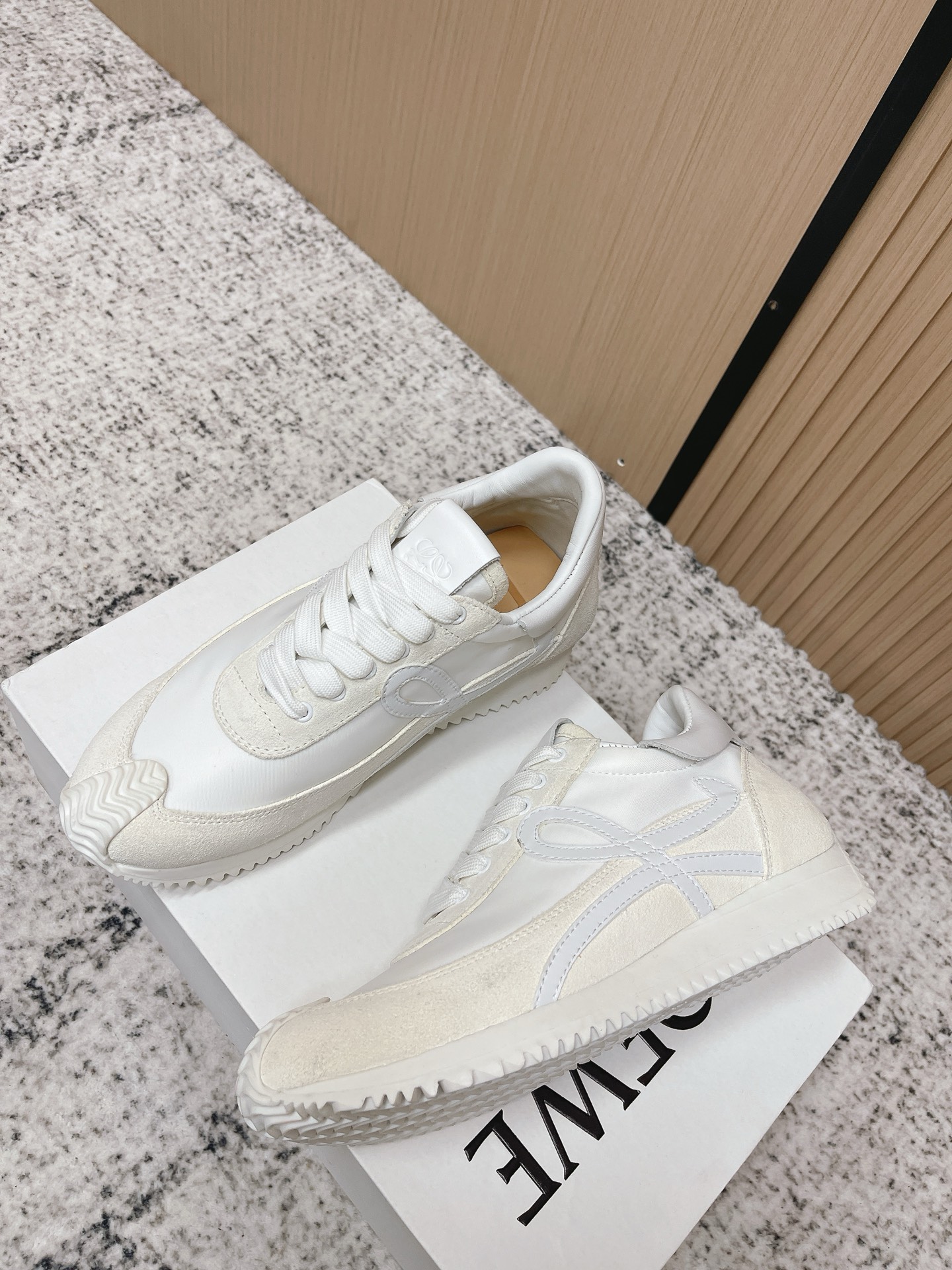 Loewe 로에베 컬러 배색 스니커즈 신발