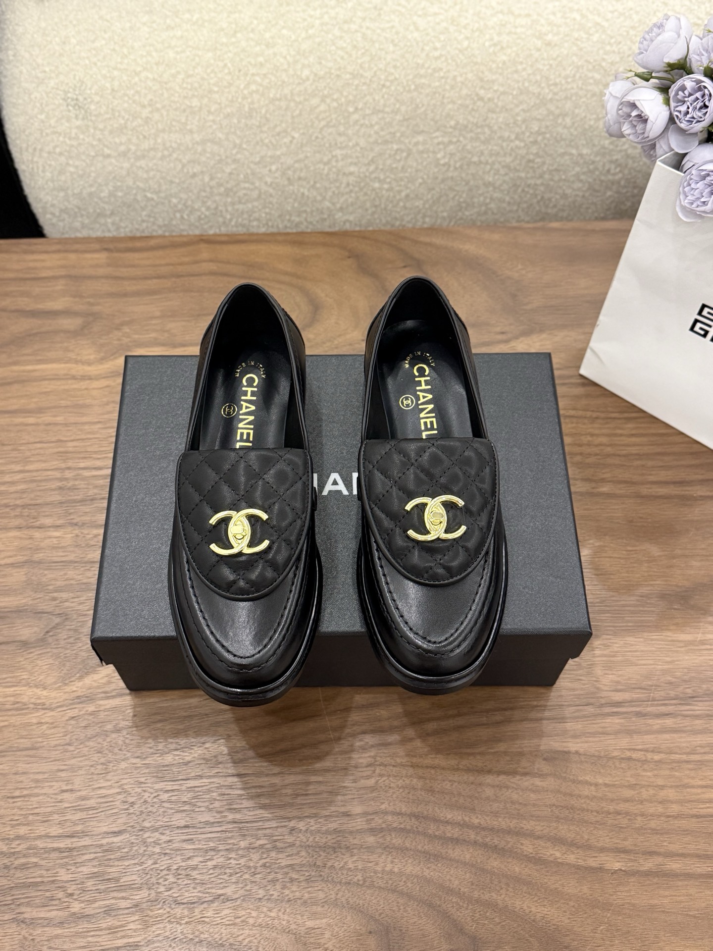 샤넬(CHANEL) 26 신상 더블C 플랫 로퍼 신발