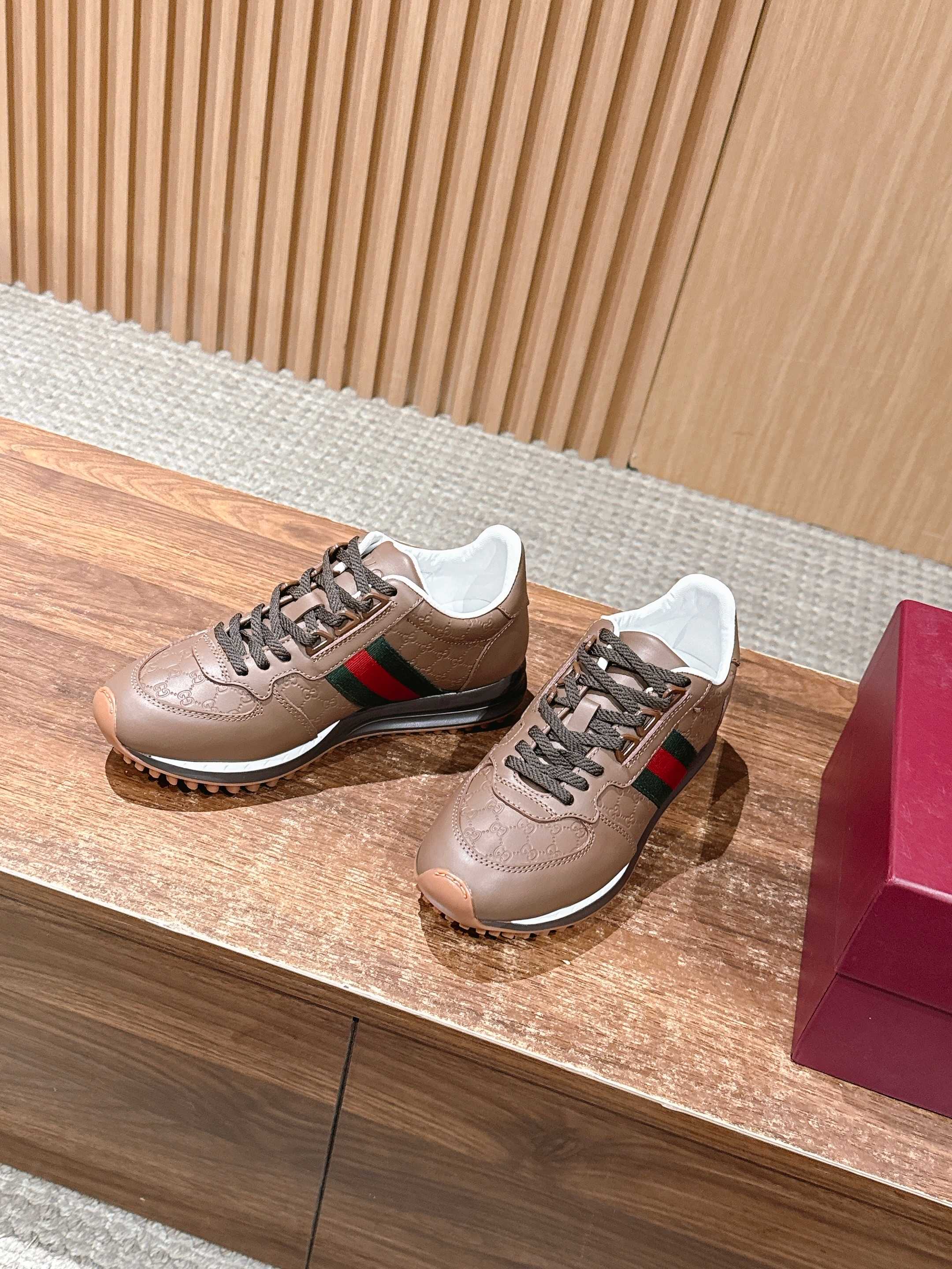 구찌(GUCCI) Re-Motion 시리즈 커플 스니커즈 신발