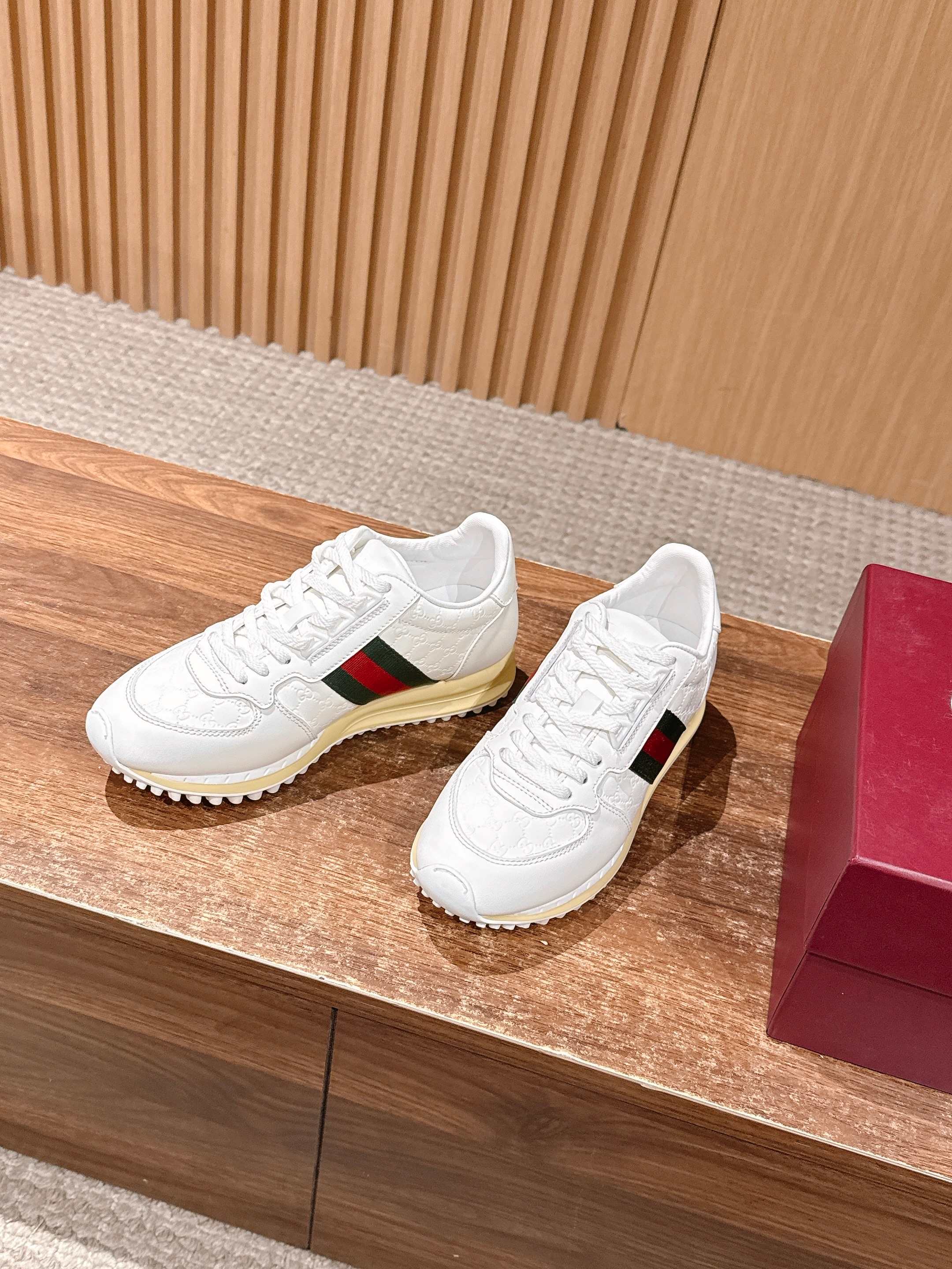 구찌(GUCCI) Re-Motion 시리즈 커플 스니커즈 신발