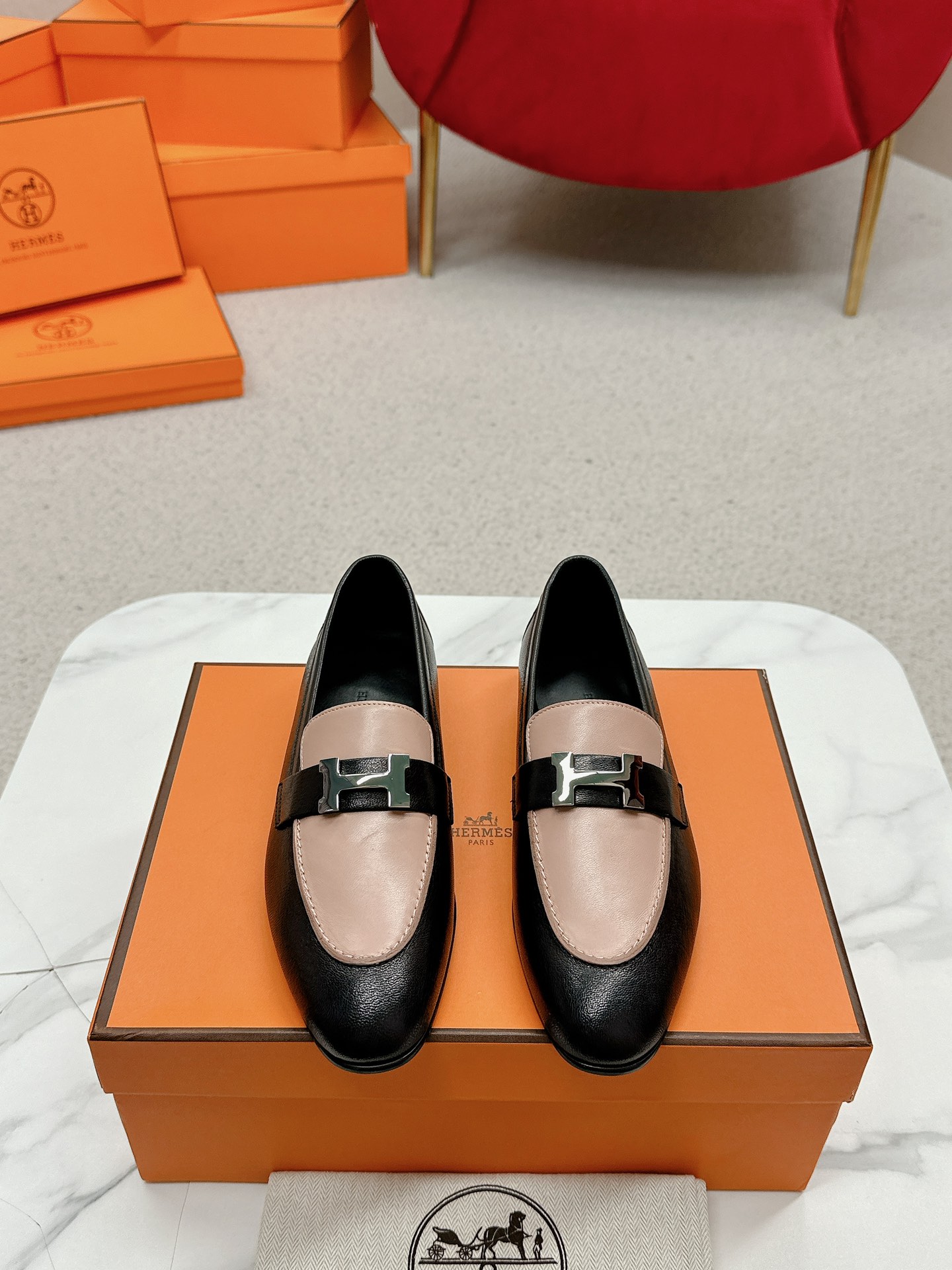 에르메스(HERMES) Destin 켈리 로퍼 신발