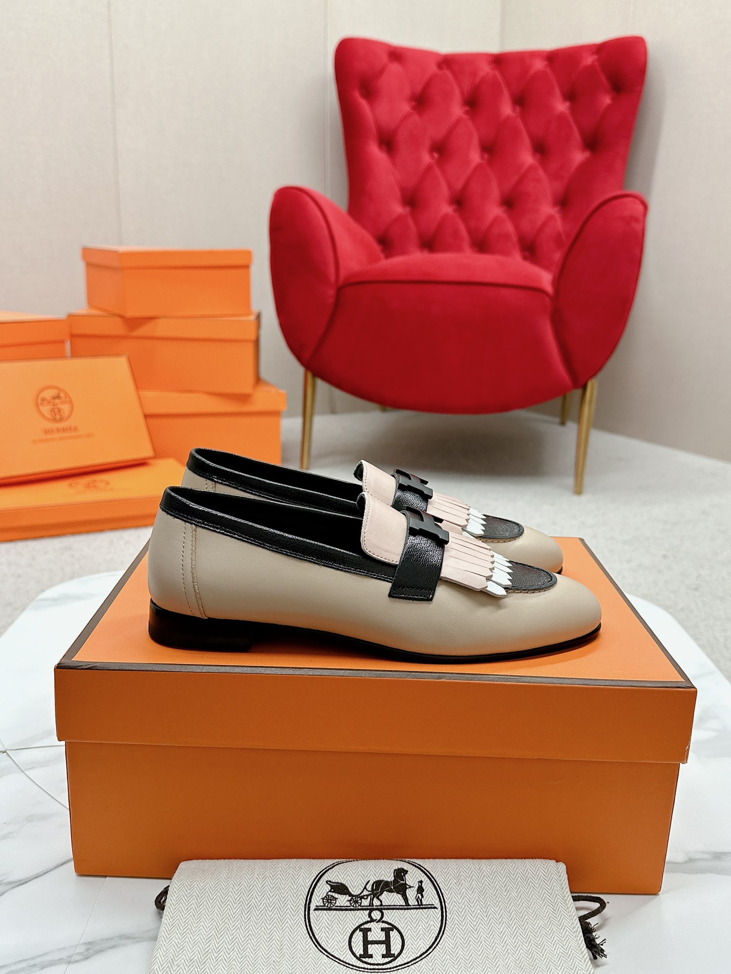 에르메스(HERMES) Destin 테슬 켈리 로퍼 신발