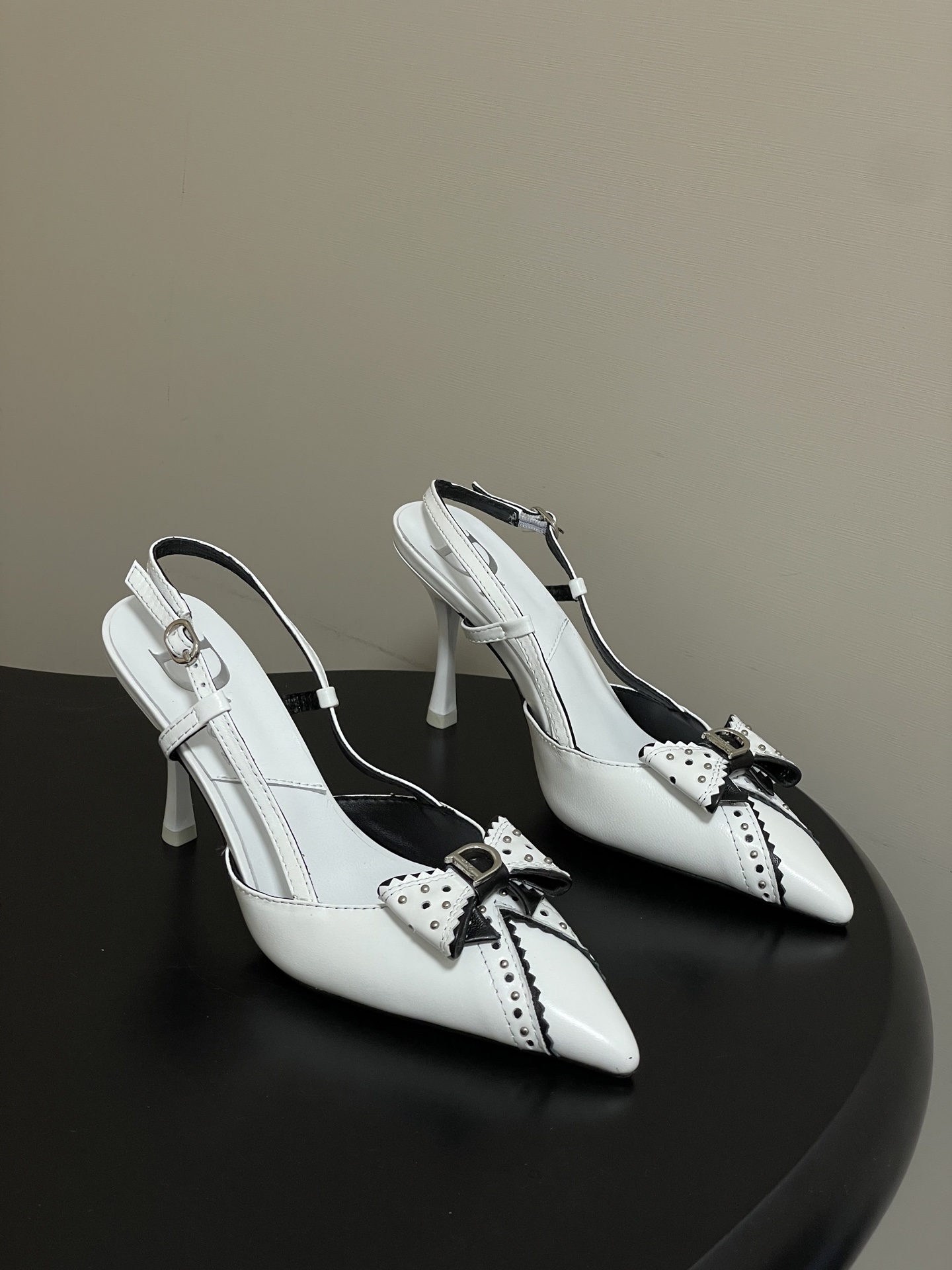 디올(DIOR)리본 포인티드 슬링백 하이힐 샌들 신발