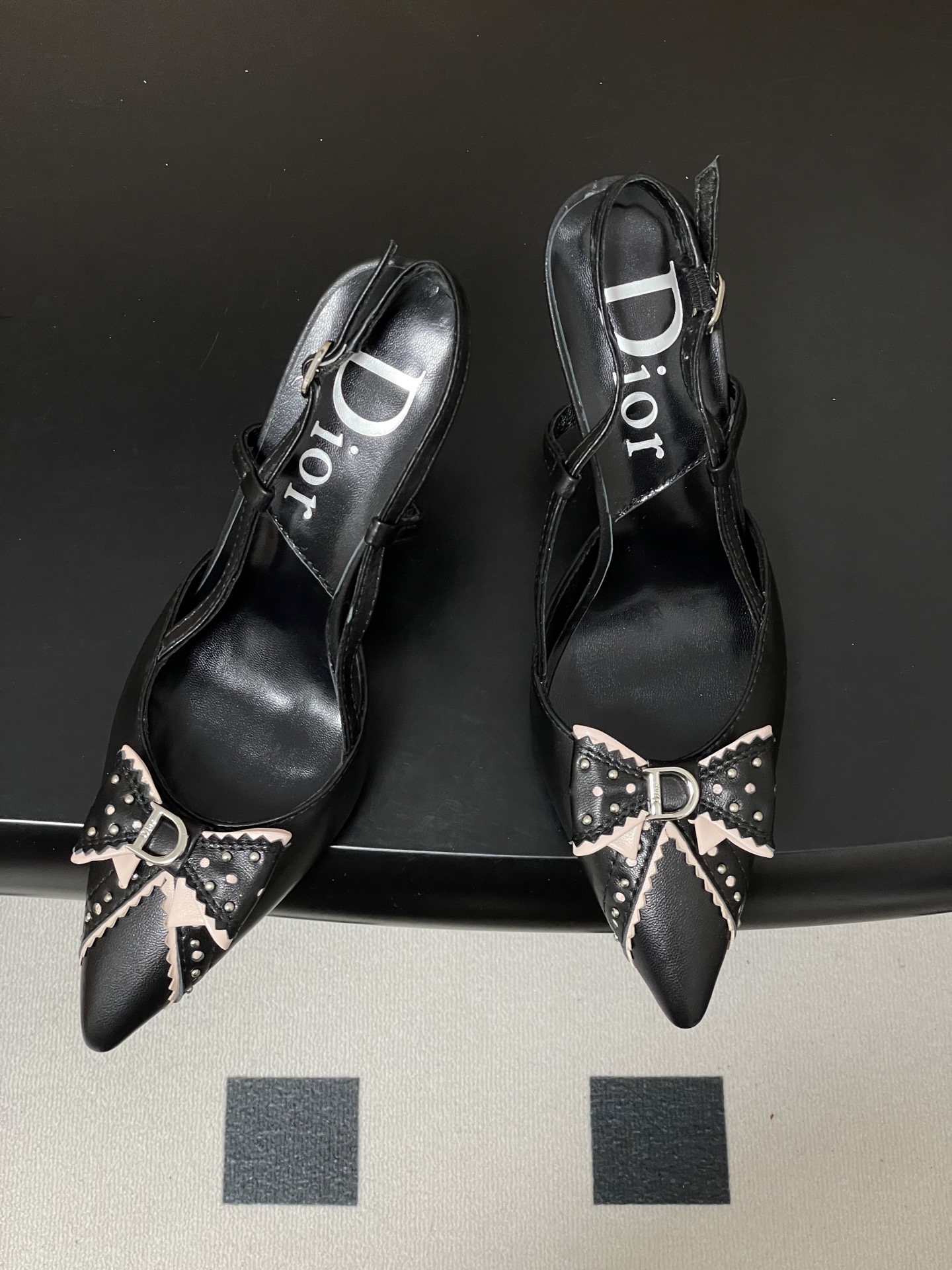 디올(DIOR)리본 포인티드 슬링백 하이힐 샌들 신발