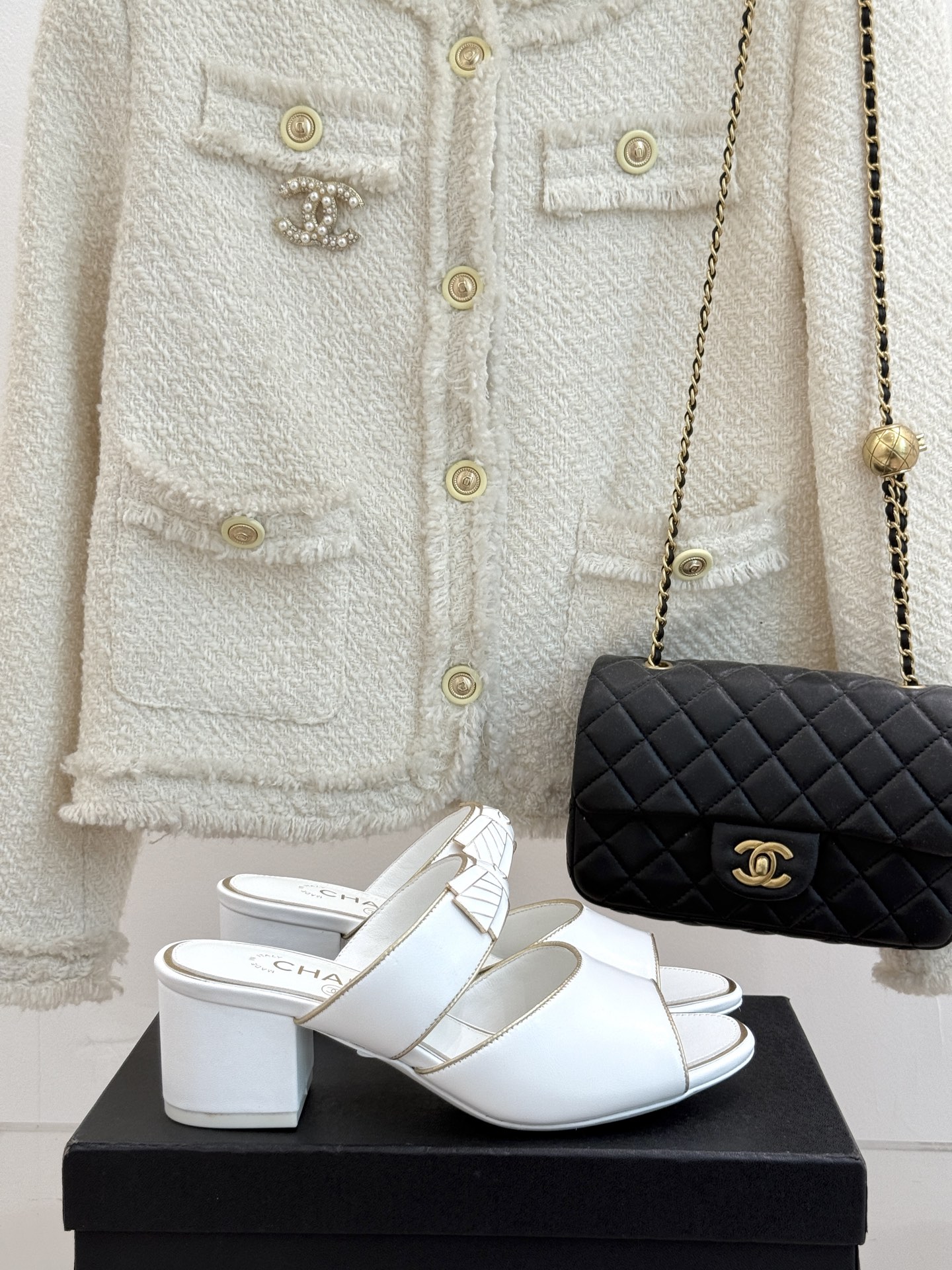 Chanel 샤넬 25A 신상 더블C 리본 청키 힐 굽 슬리퍼 샌들 신발