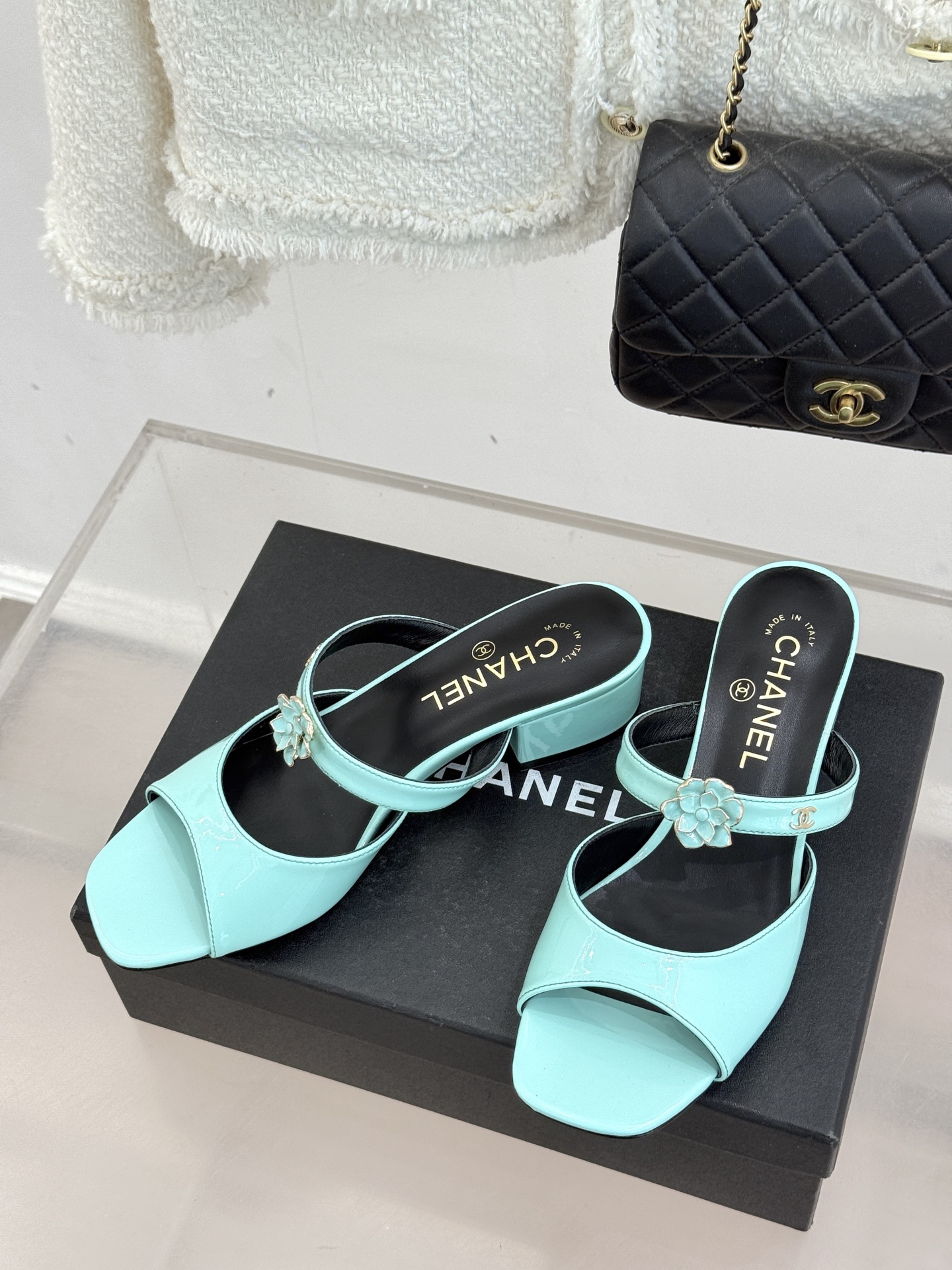 Chanel 26C 샤넬 로고 산수유(카멜리아) 오픈토 힐 슬리퍼 샌들 신발