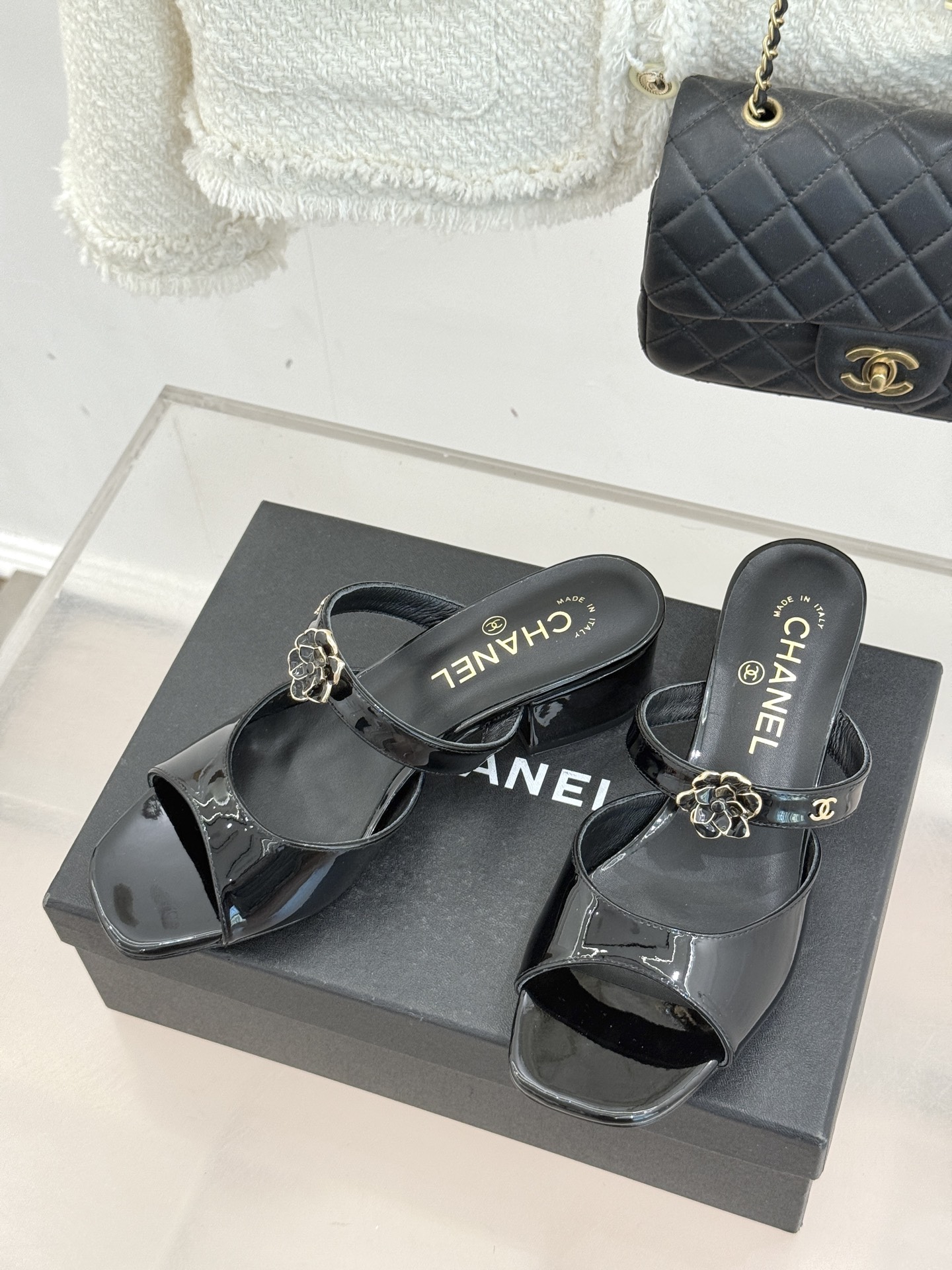 Chanel 26C 샤넬 로고 산수유(카멜리아) 오픈토 힐 슬리퍼 샌들 신발