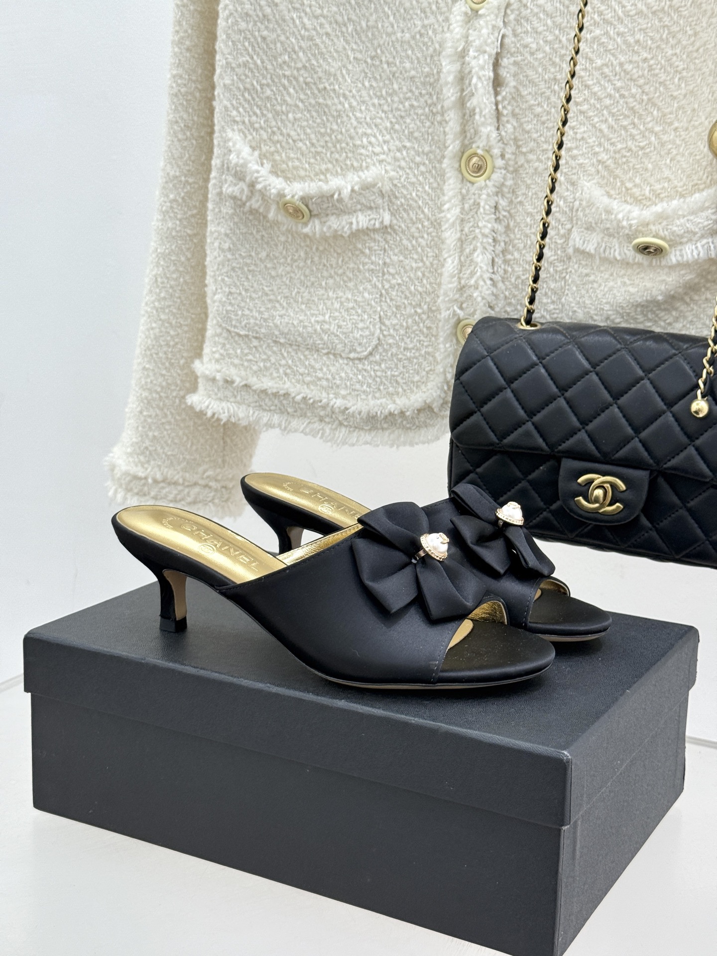 Chanel 샤넬 26C 더블 리본 스톤 로고 슬리퍼 샌들 신발