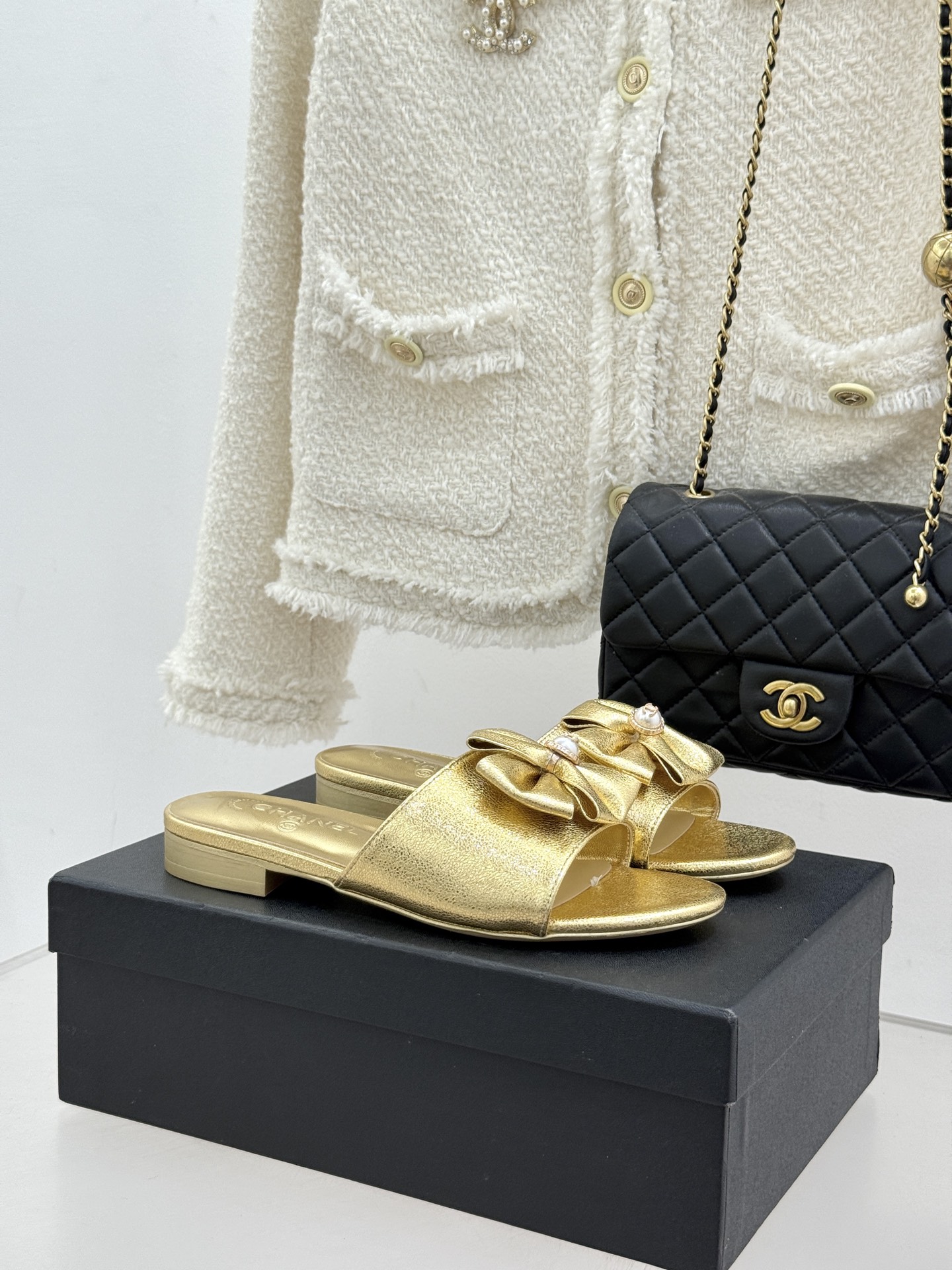 Chanel 샤넬 26C 더블 리본 스톤 로고 플랫 슬리퍼 샌들 신발