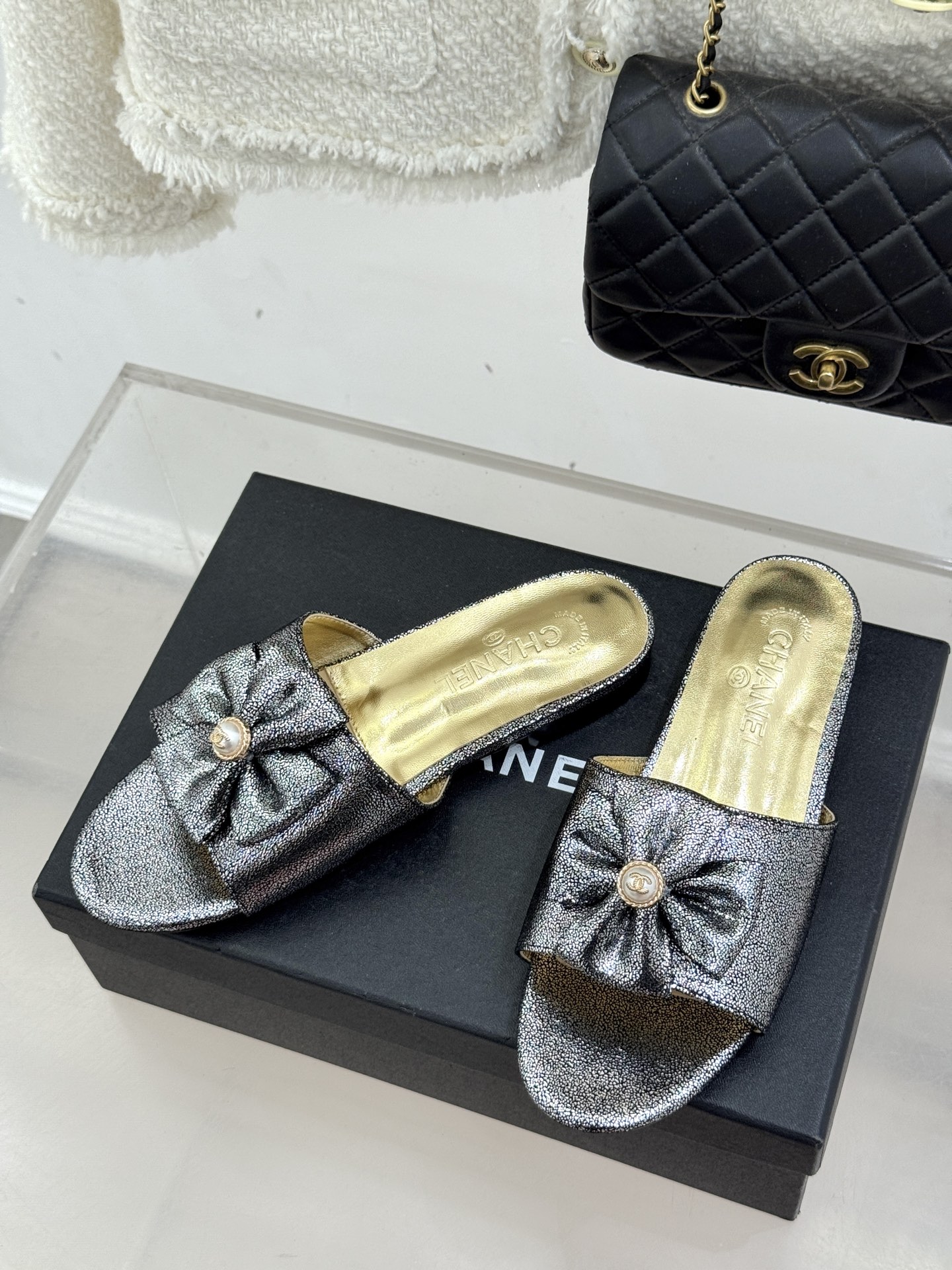 Chanel 샤넬 26C 더블 리본 스톤 로고 플랫 슬리퍼 샌들 신발