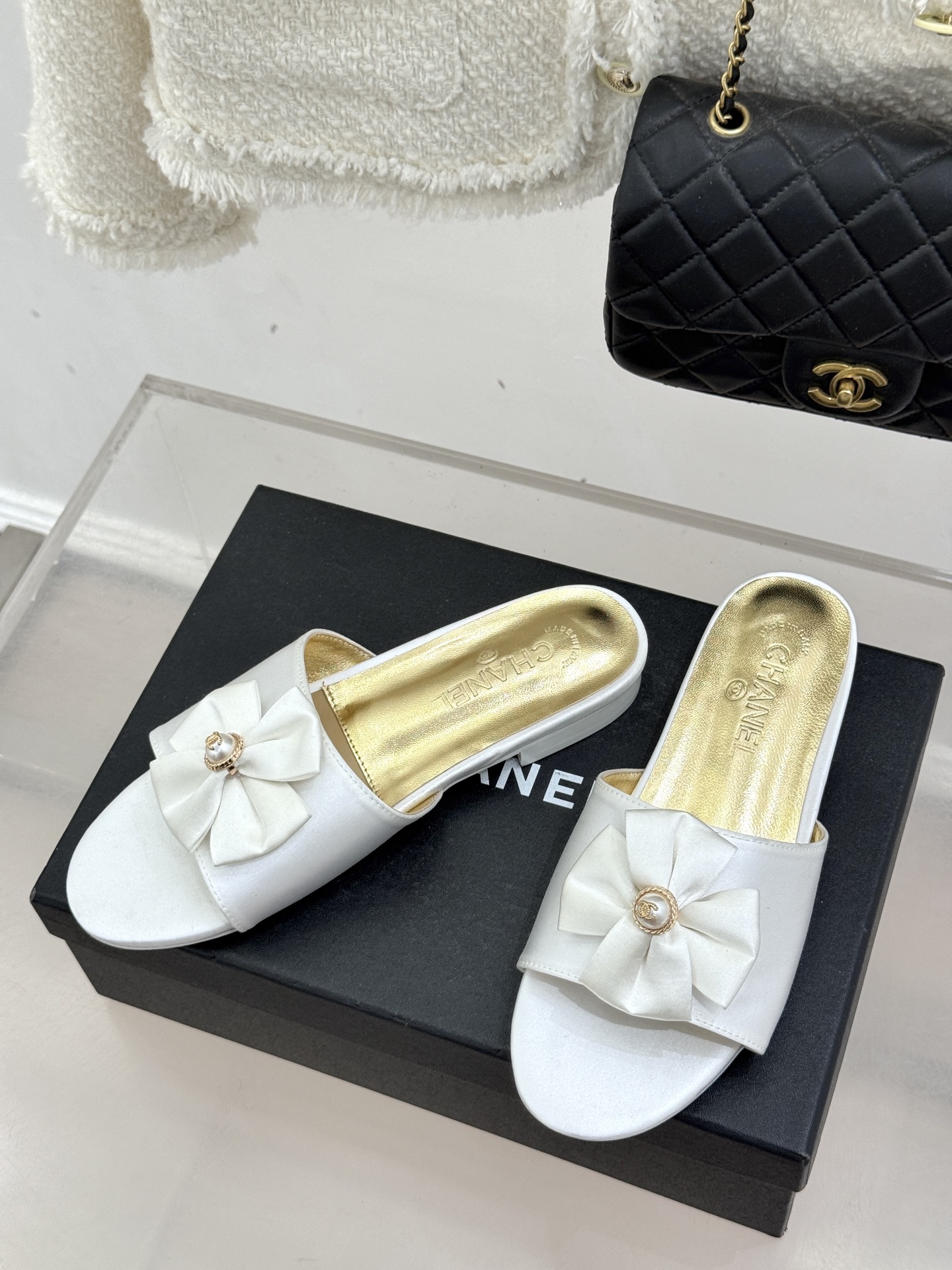 Chanel 샤넬 26C 더블 리본 스톤 로고 플랫 슬리퍼 샌들 신발