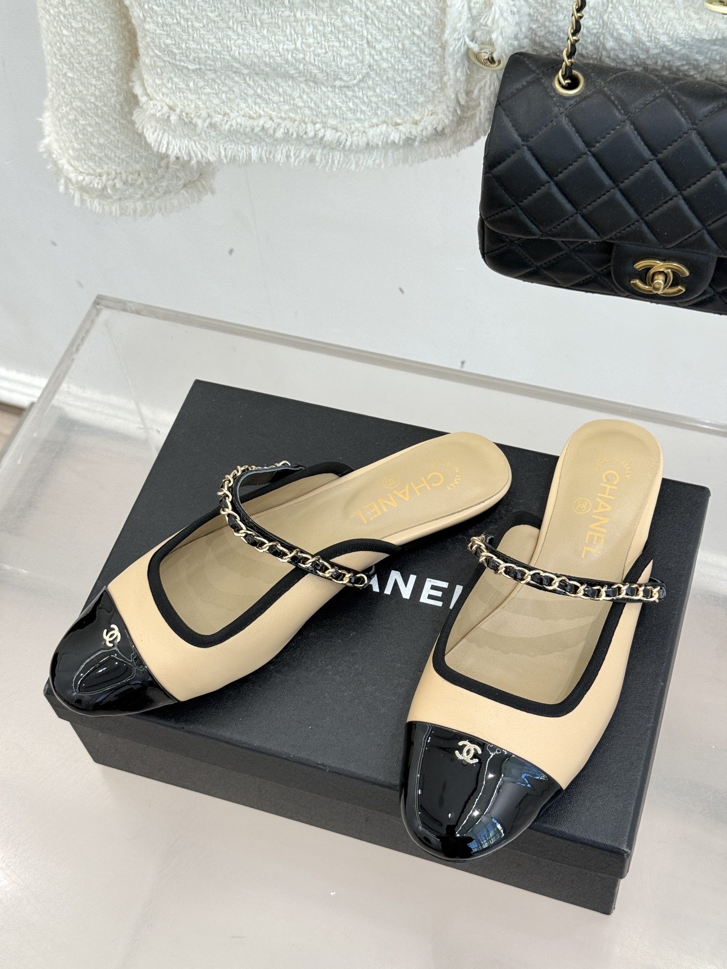 Chanel 샤넬 클래식 더블C 체인 뮬(블로퍼) 샌들 슬리퍼 신발