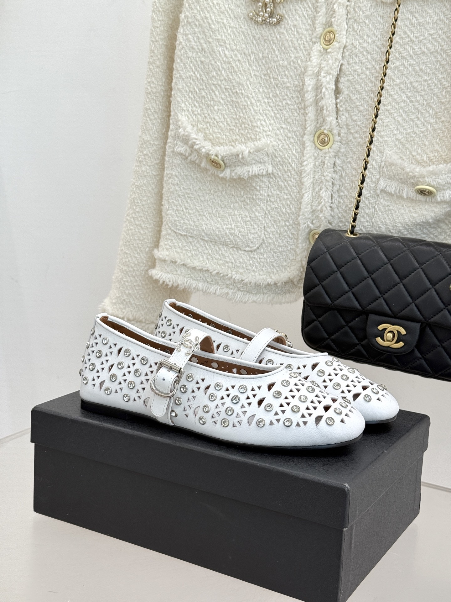 Chanel 샤넬 클래식 스톤 더블C 펀칭 메리제인 플랫 슈즈 로퍼 신발