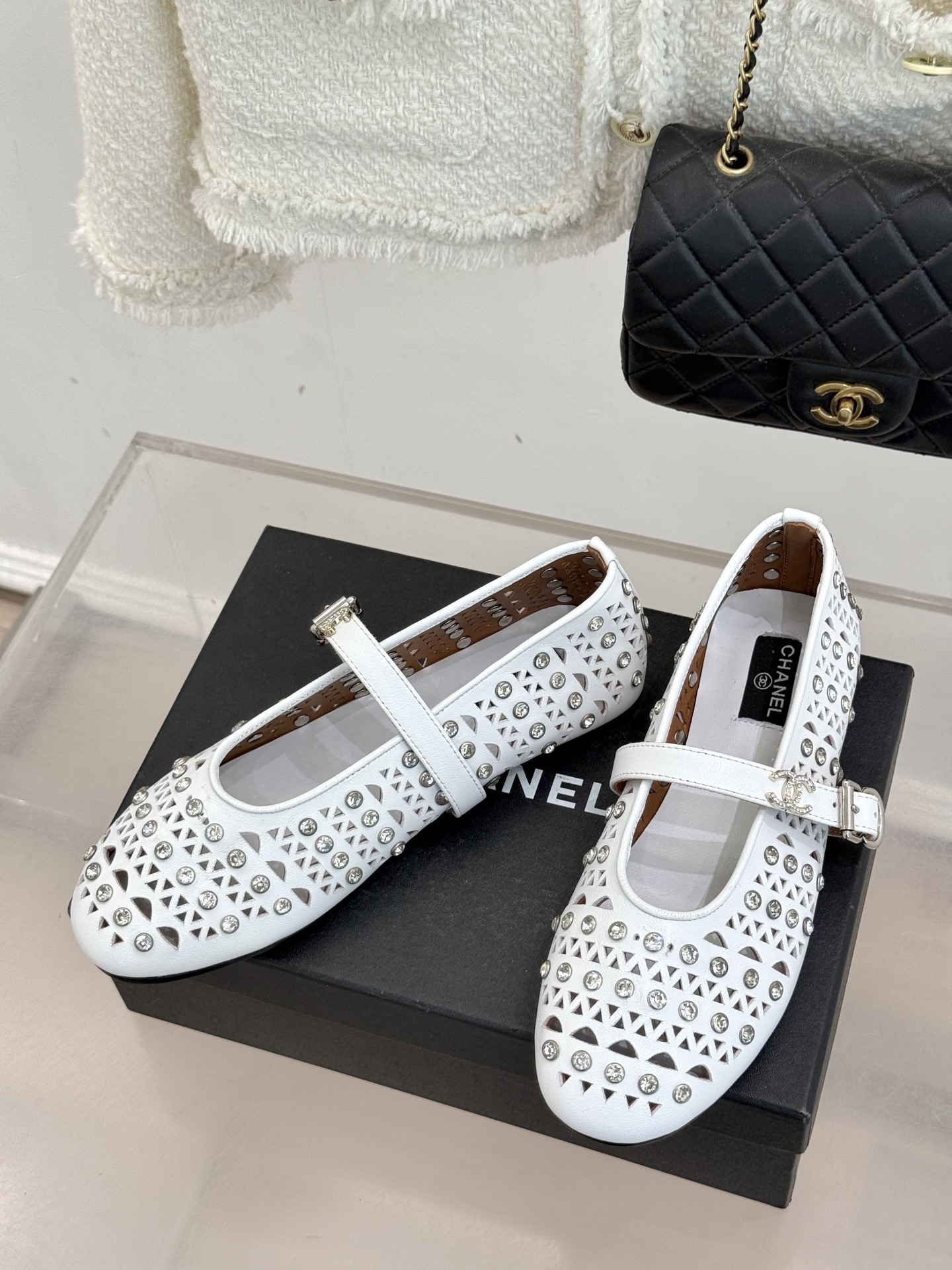 Chanel 샤넬 클래식 스톤 더블C 펀칭 메리제인 플랫 슈즈 로퍼 신발