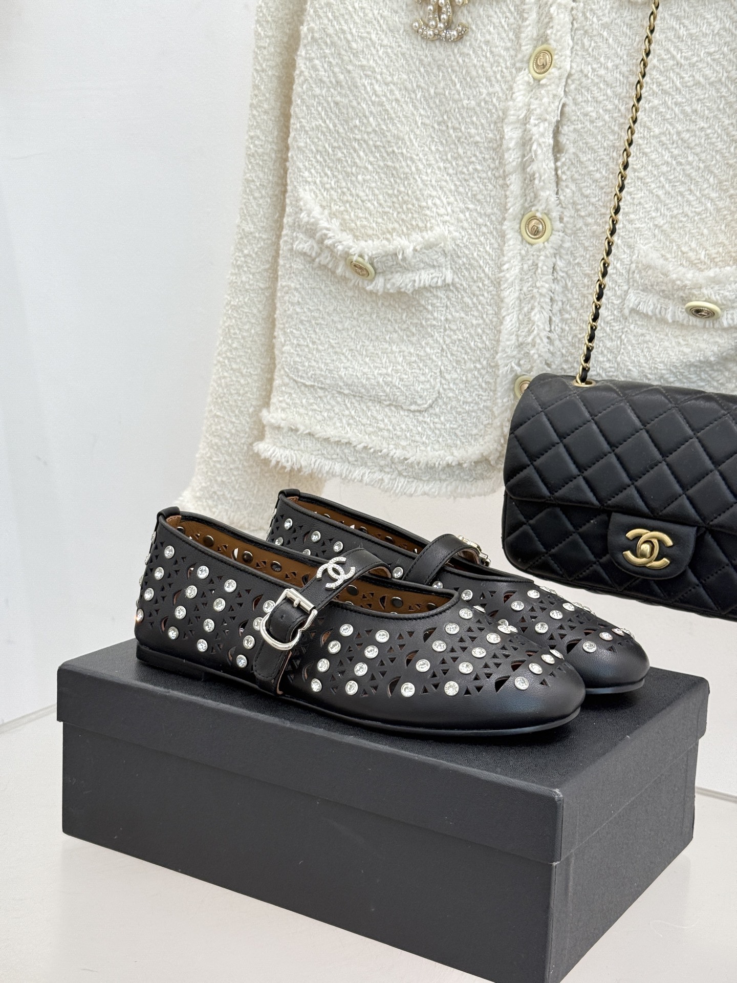 Chanel 샤넬 클래식 스톤 더블C 펀칭 메리제인 플랫 슈즈 로퍼 신발