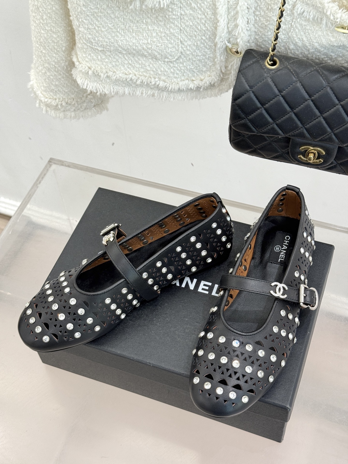 Chanel 샤넬 클래식 스톤 더블C 펀칭 메리제인 플랫 슈즈 로퍼 신발