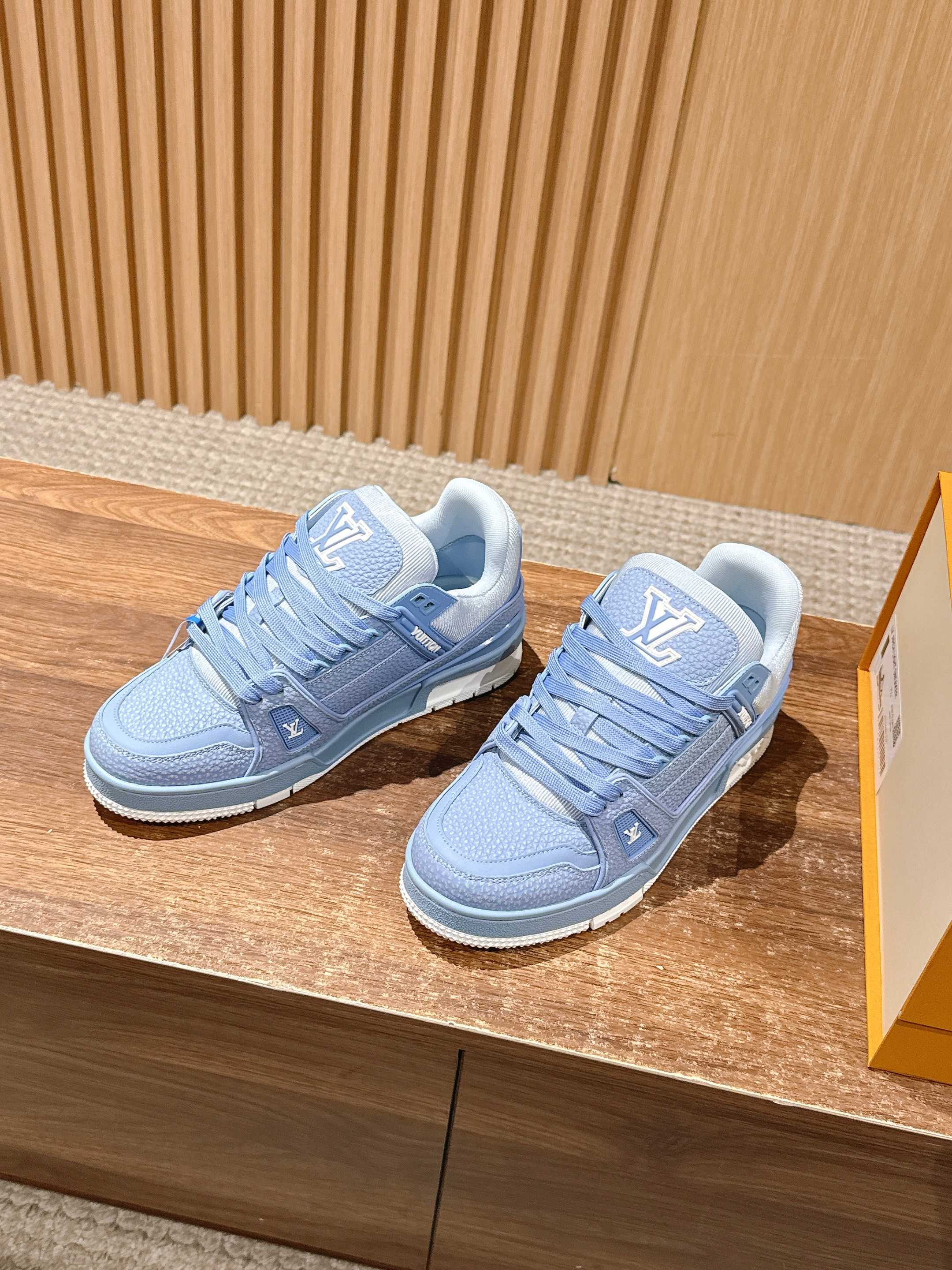 루이비통(LV) 모노그램 스케이트 스니커즈 신발